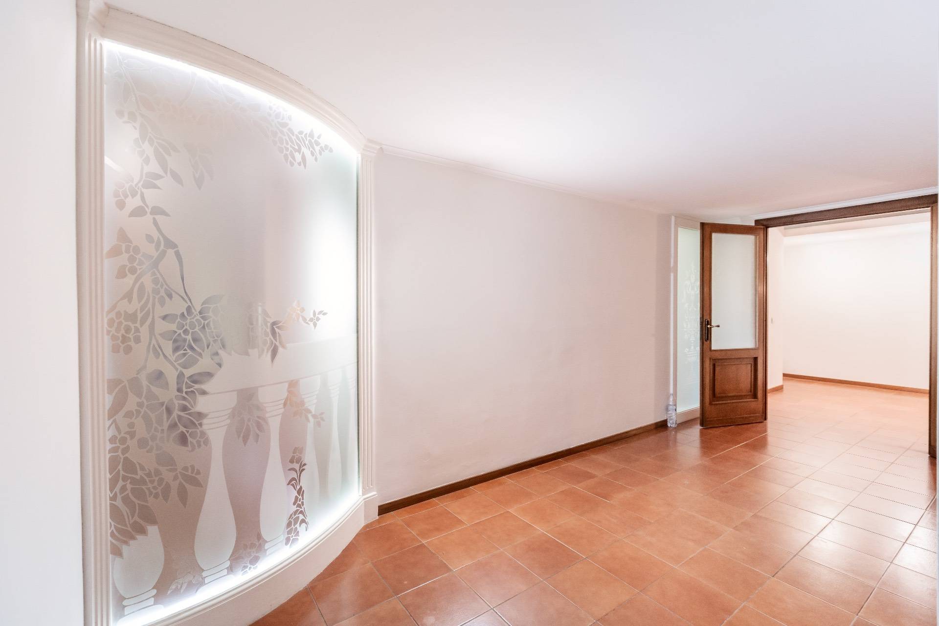 Roma, Roma, 00100, IT, 3 Bedrooms Bedrooms, ,2 BathroomsBathrooms,Residential,For Sale,1963202