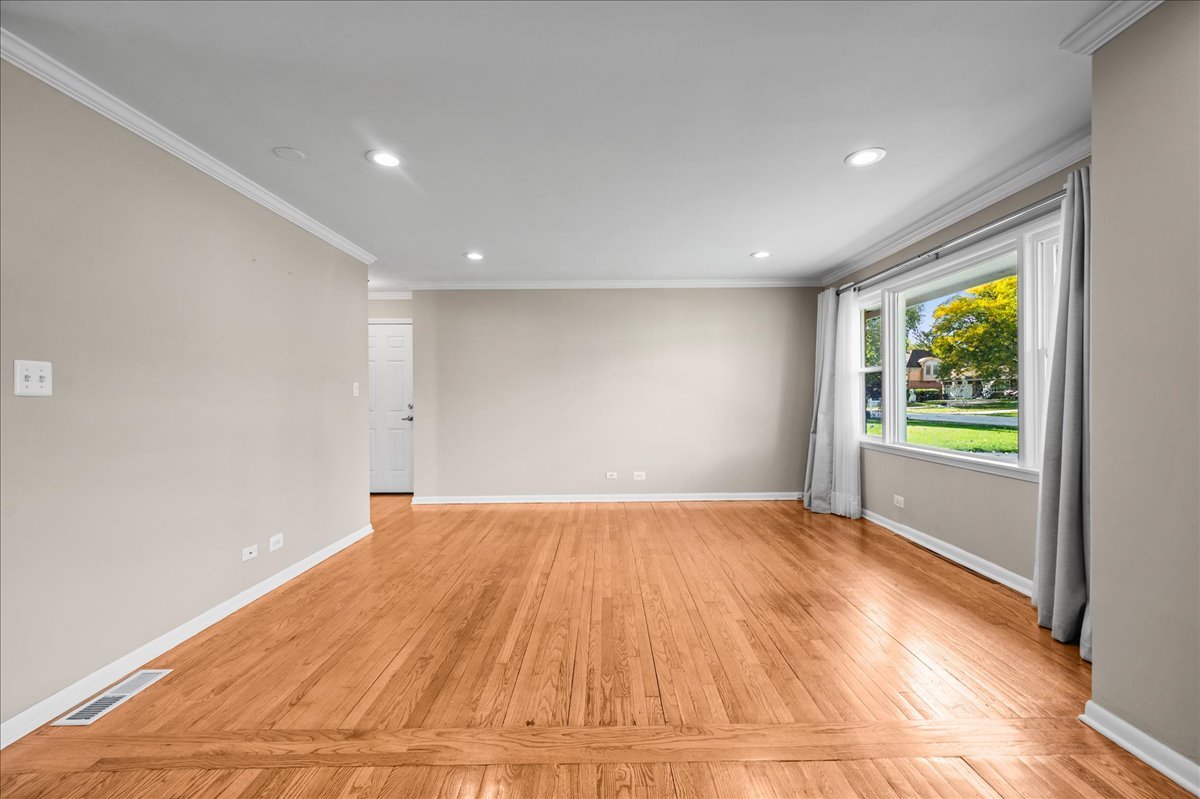 Prospect Heights, Illinois, 60070, United States, 4 Bedrooms Bedrooms, ,2 BathroomsBathrooms,Residential,For Sale,1968626