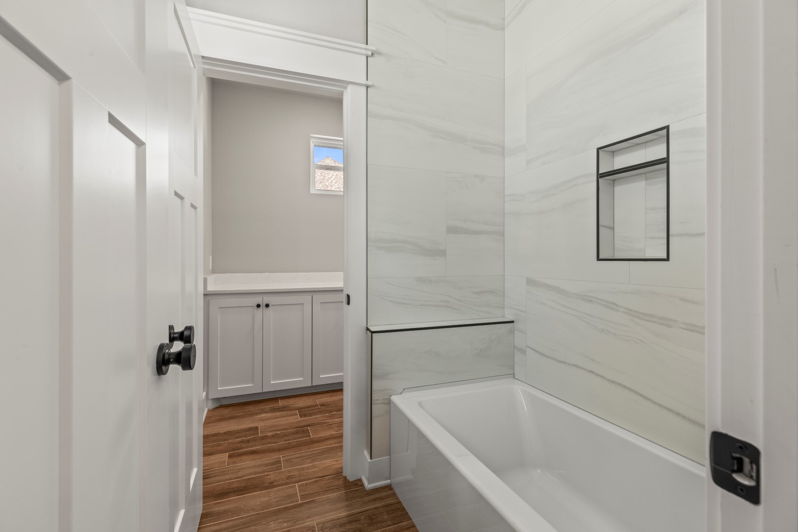 Tyler, Texas, 75706, United States, 4 Bedrooms Bedrooms, ,3 BathroomsBathrooms,Residential,For Sale,1983629