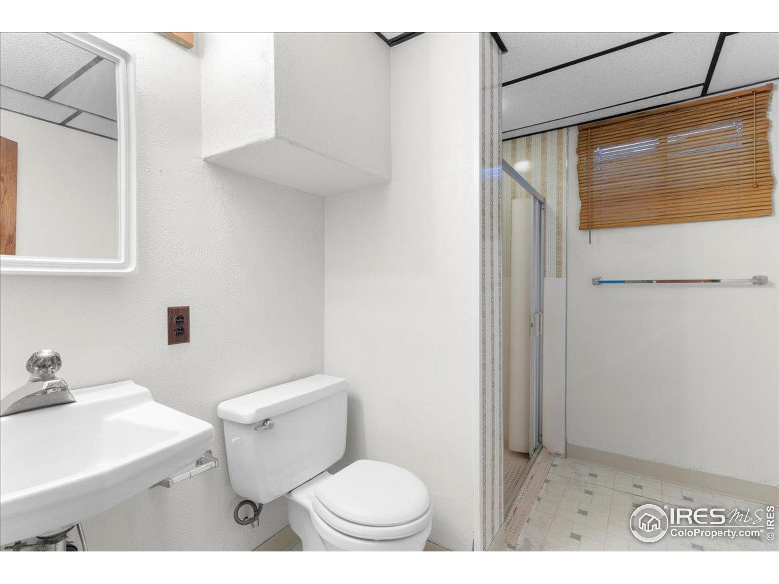 Loveland, Colorado, 80538, United States, 5 Bedrooms Bedrooms, ,1 BathroomBathrooms,Residential,For Sale,1988384