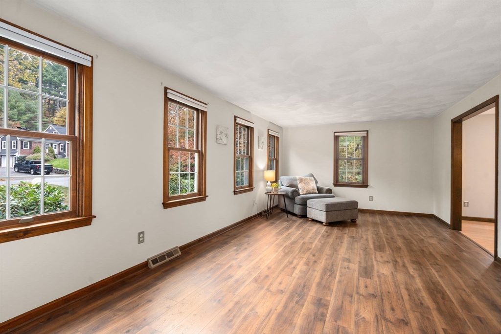 Marlborough, Massachusetts, 01752, United States, 4 Bedrooms Bedrooms, ,Residential,For Sale,1987097