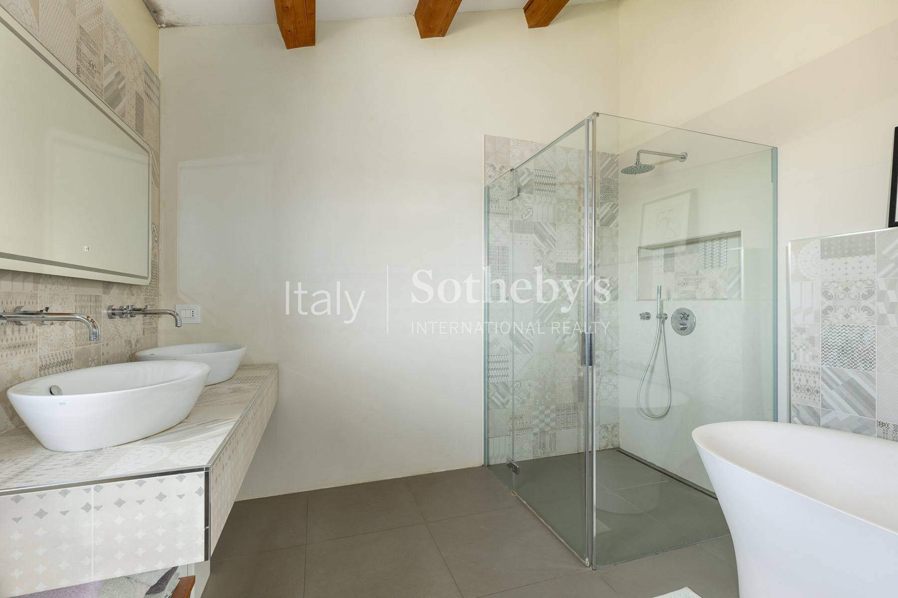  Elegant Contemporary Residence with Vineyard Near the Sea - 物件實景