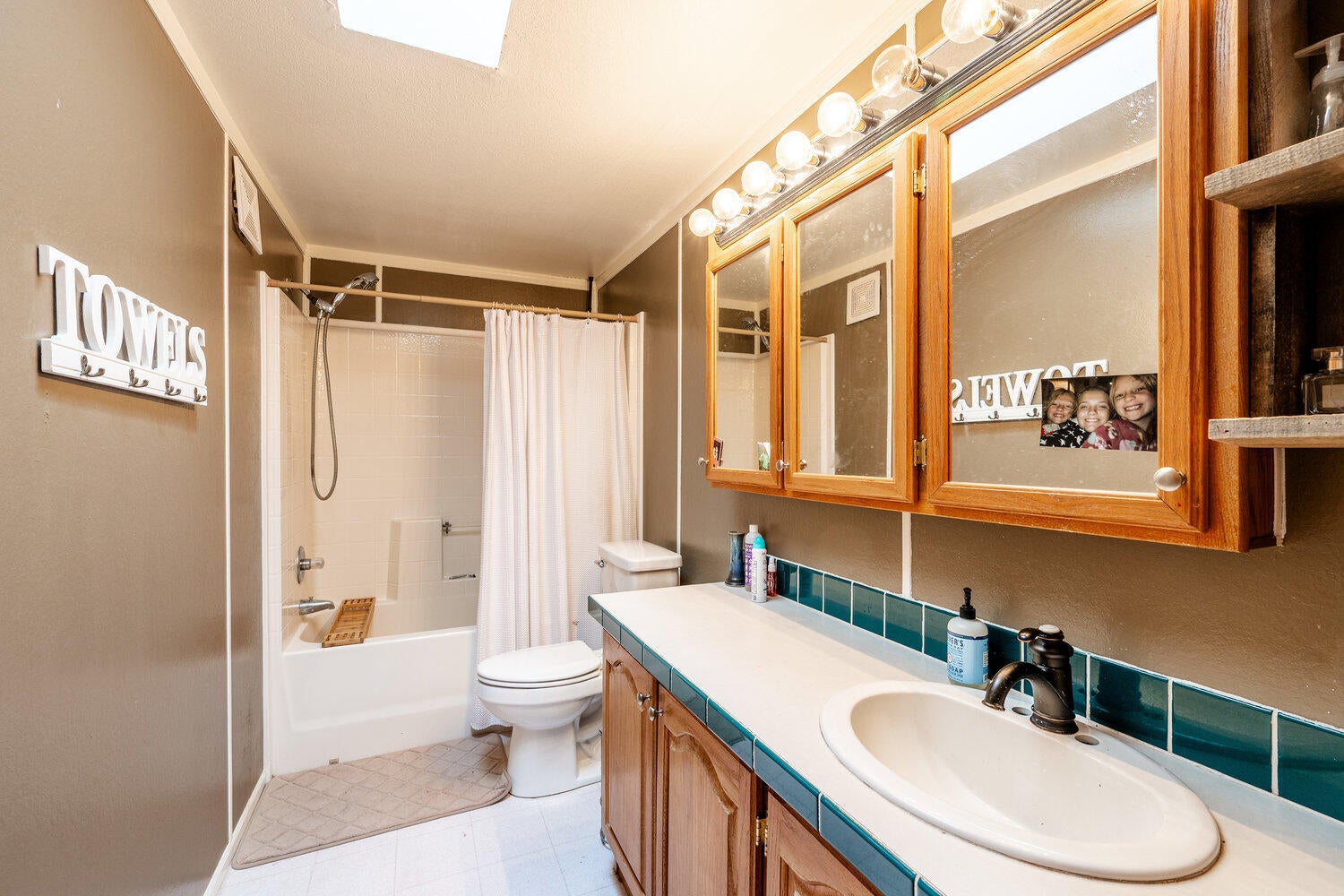 Banner, Wyoming, 82832, United States, 4 Bedrooms Bedrooms, ,3 BathroomsBathrooms,Residential,For Sale,1983466