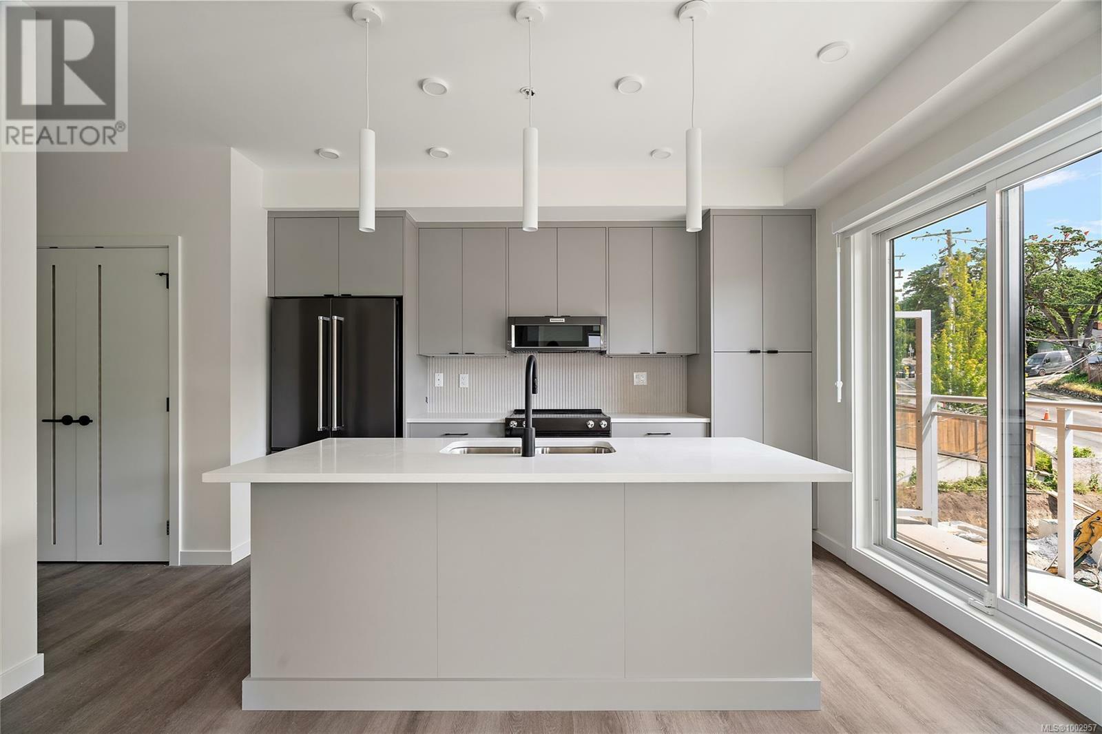 ESQUIMALT, British Columbia, V9A 6A1, CA, 1 Bedroom Bedrooms, ,1 BathroomBathrooms,Residential,For Sale,1876005