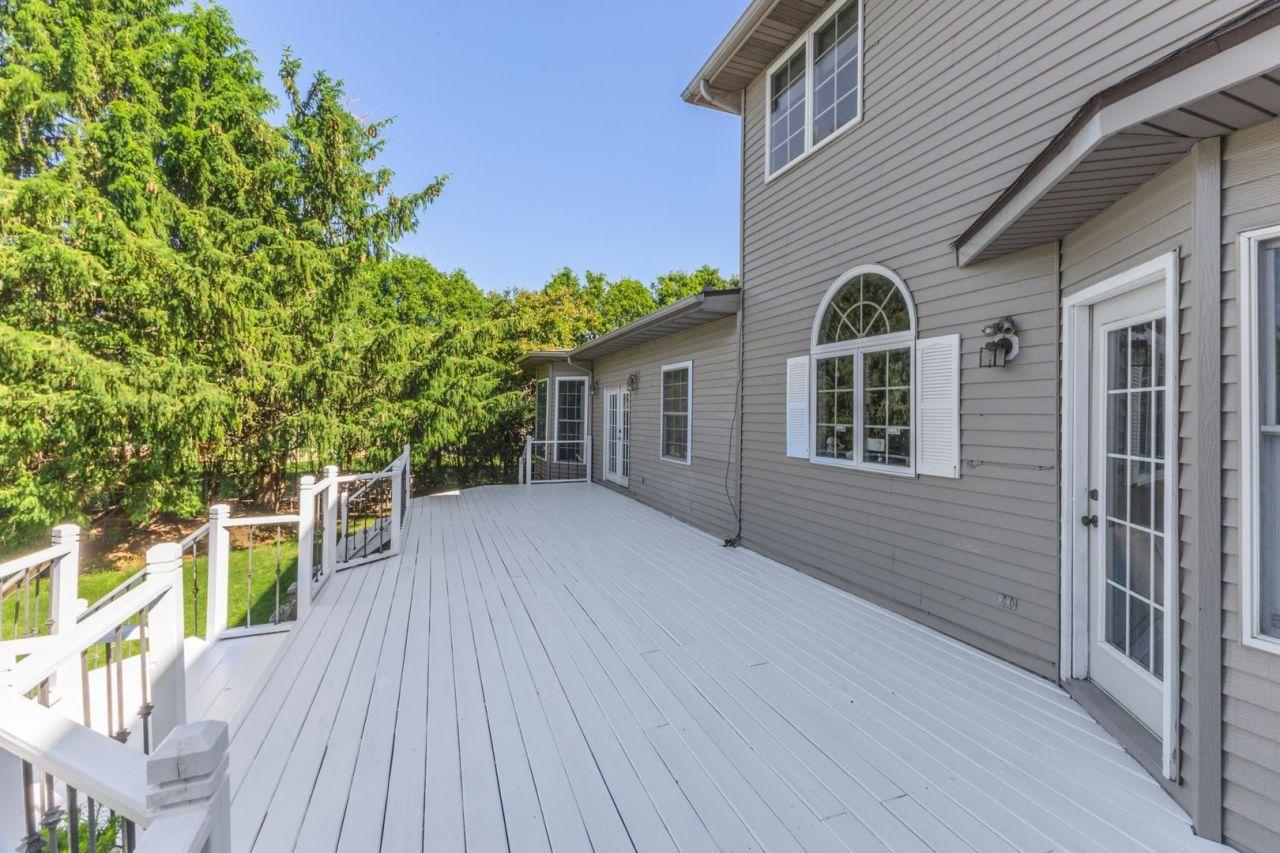 Bloomington, Illinois, 61704, United States, 6 Bedrooms Bedrooms, ,5 BathroomsBathrooms,Residential,For Sale,1793888