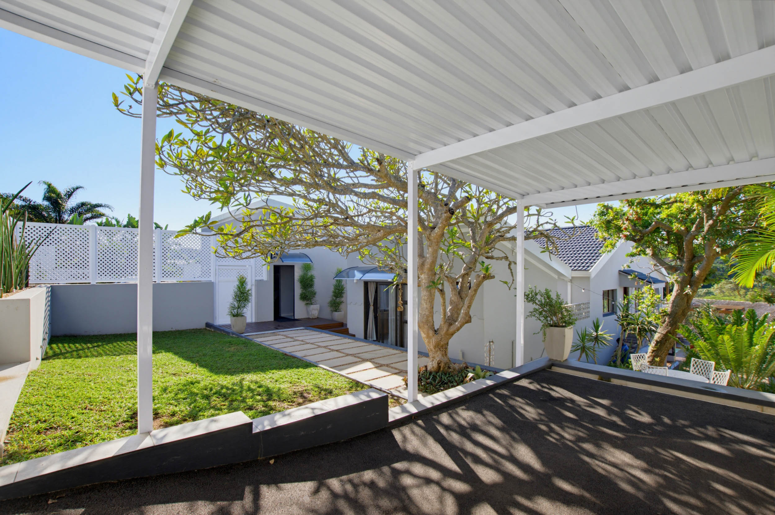  Fully Renovated Coastal Residence with Guest Flatlet and Sea Views in Salt Rock - 物件實景