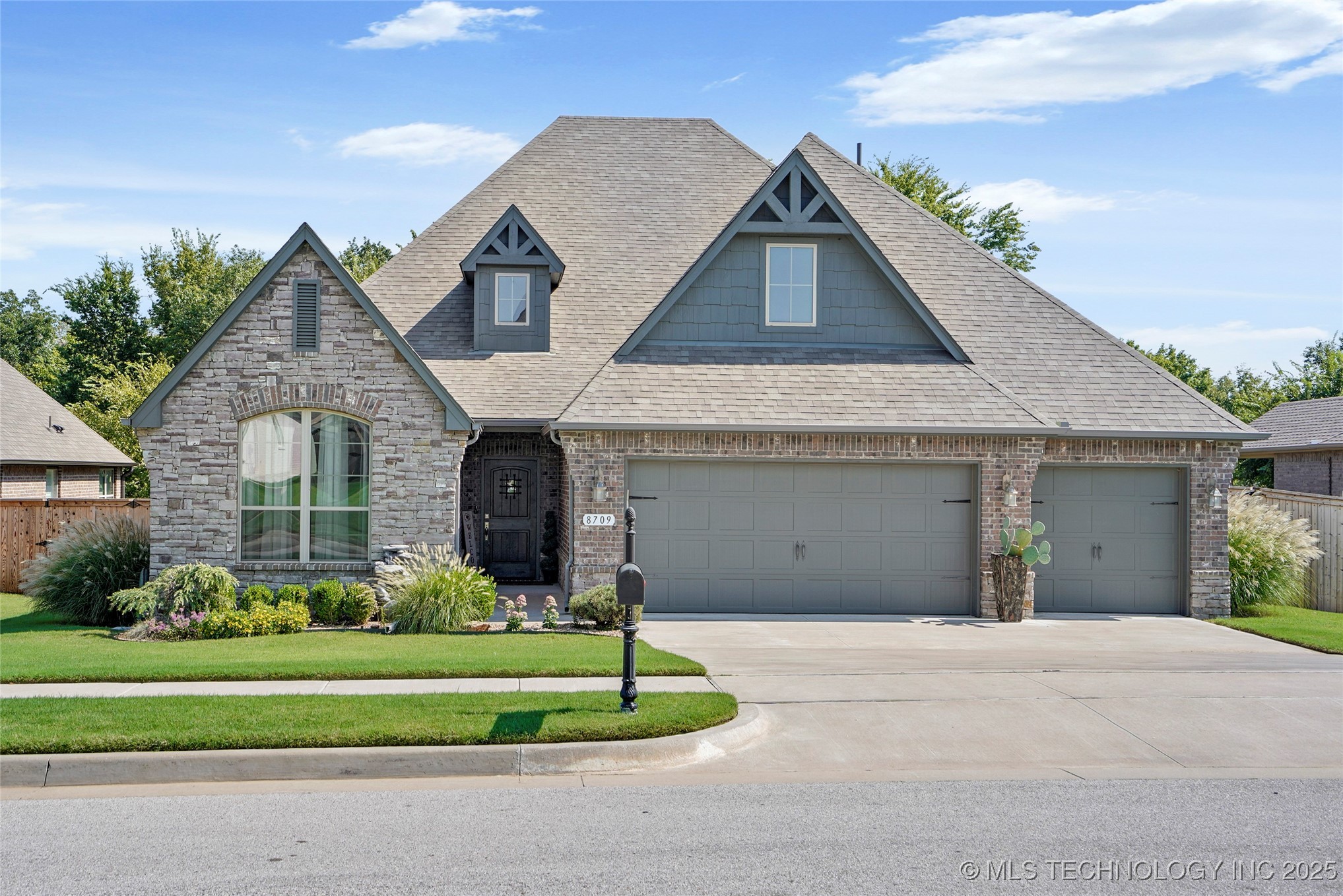 Broken Arrow, Oklahoma, 74014, United States, 3 Bedrooms Bedrooms, ,2 BathroomsBathrooms,Residential,For Sale,1940073