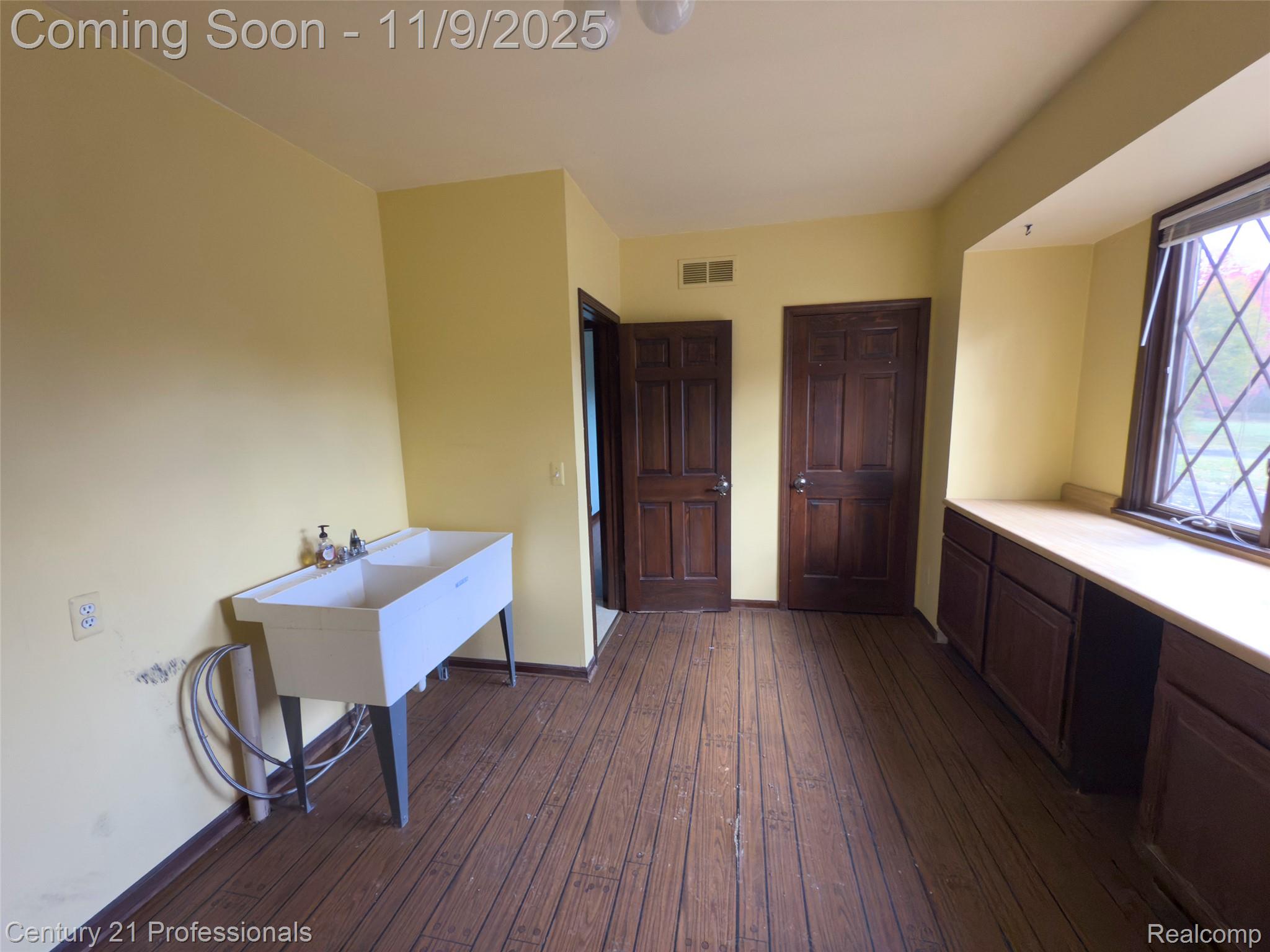 Rochester, Michigan, 48306, United States, 5 Bedrooms Bedrooms, ,6 BathroomsBathrooms,Residential,For Sale,1987117