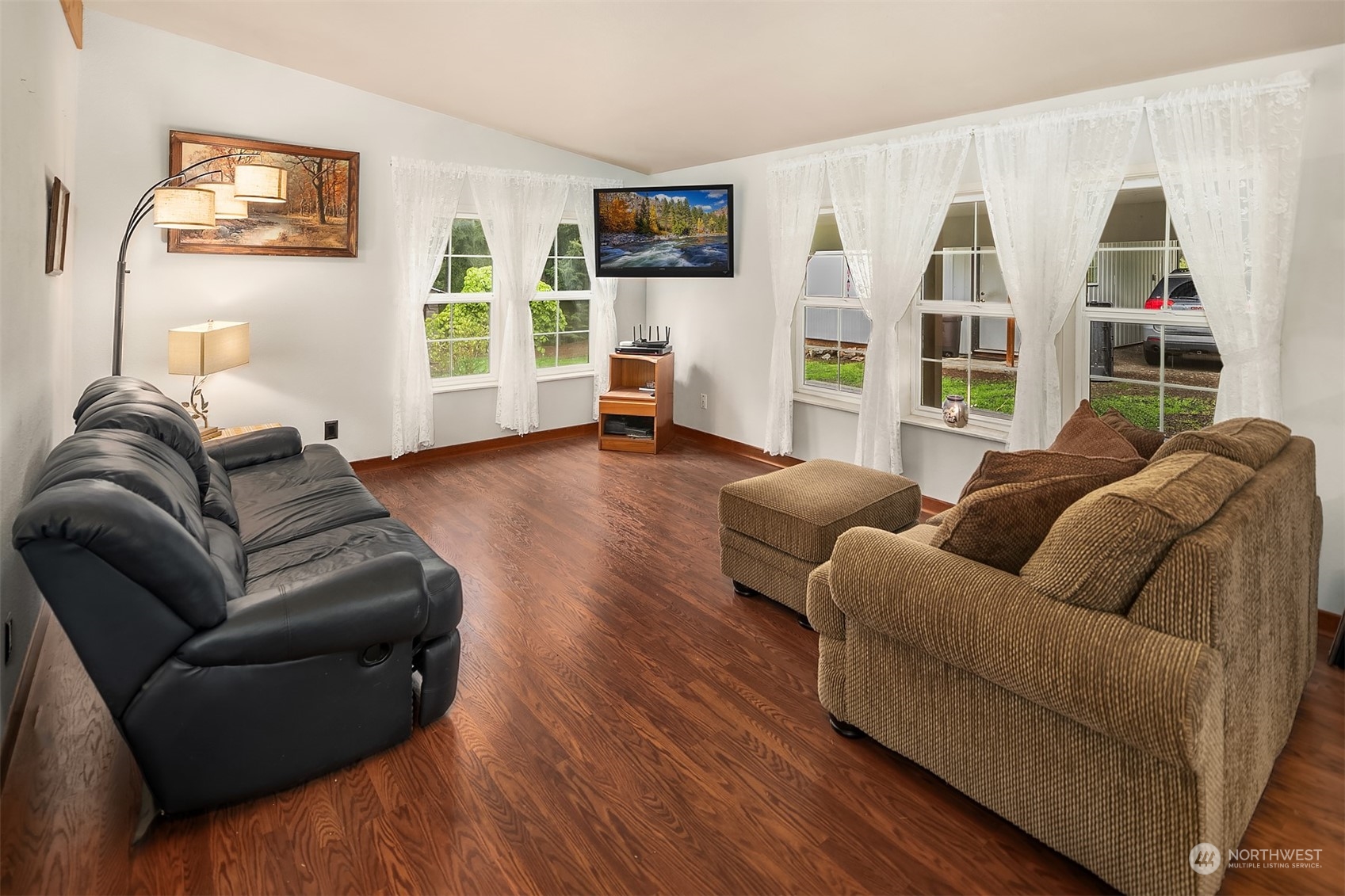 Easton, Washington, 98925, United States, 3 Bedrooms Bedrooms, ,3 BathroomsBathrooms,Residential,For Sale,1912346