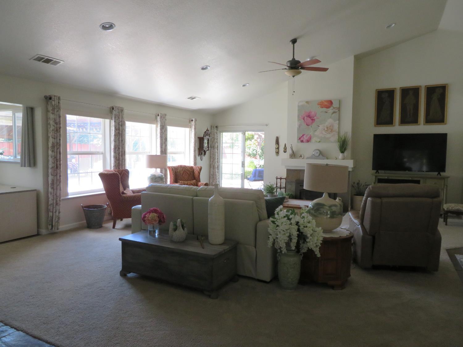 Oakdale, California, 95361, United States, 3 Bedrooms Bedrooms, ,2 BathroomsBathrooms,Residential,For Sale,1942703