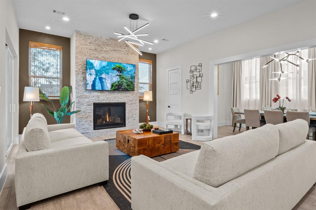 Houston, Texas, 77007, United States, 3 Bedrooms Bedrooms, ,4 BathroomsBathrooms,Residential,For Sale,1723589