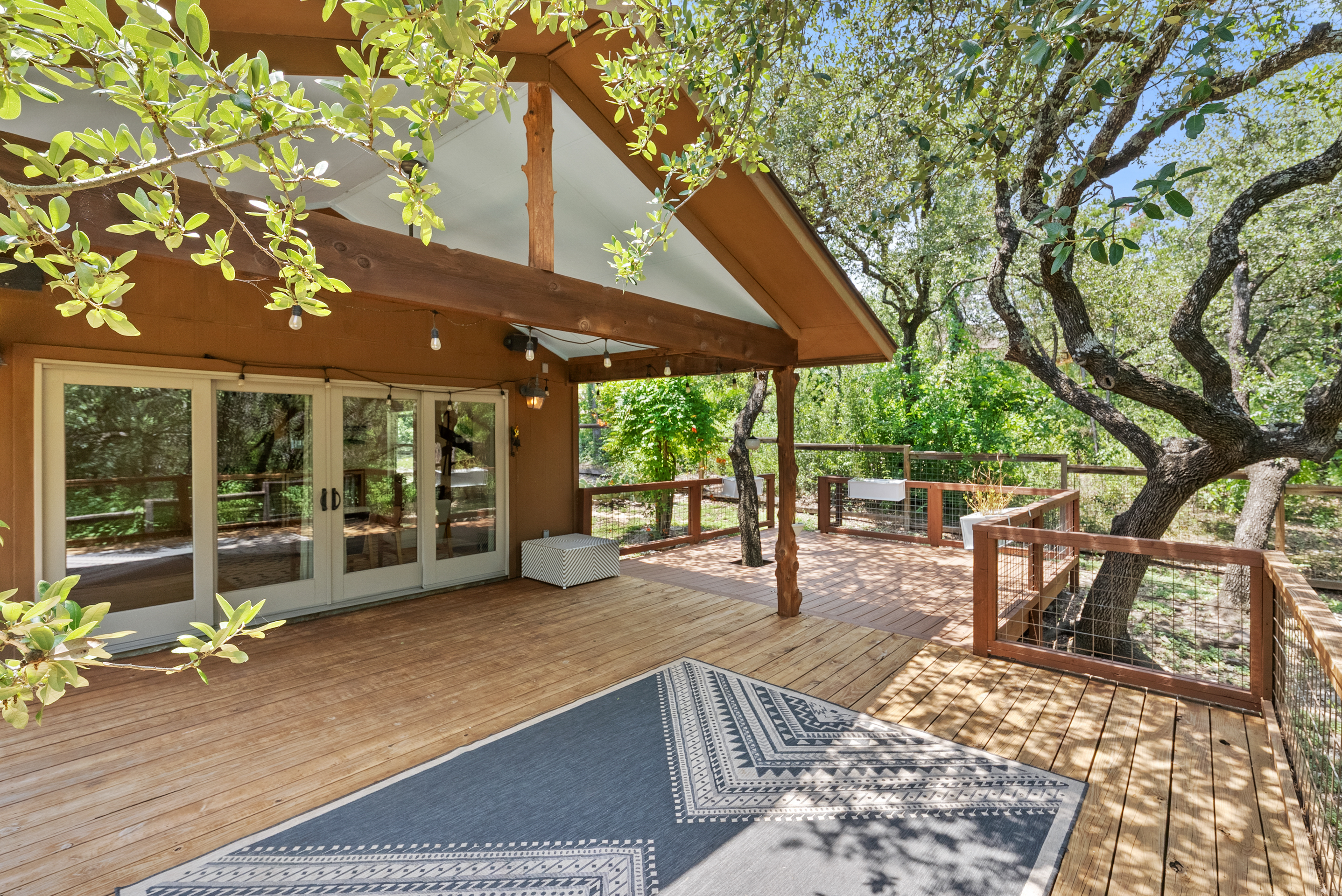  Thoughtfully Updated. Wonderfully Private. Move-In Ready - 物件實景