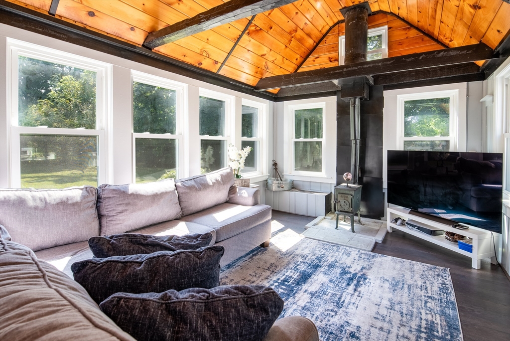 East Bridgewater, Massachusetts, 02333, United States, 4 Bedrooms Bedrooms, ,2 BathroomsBathrooms,Residential,For Sale,1942845