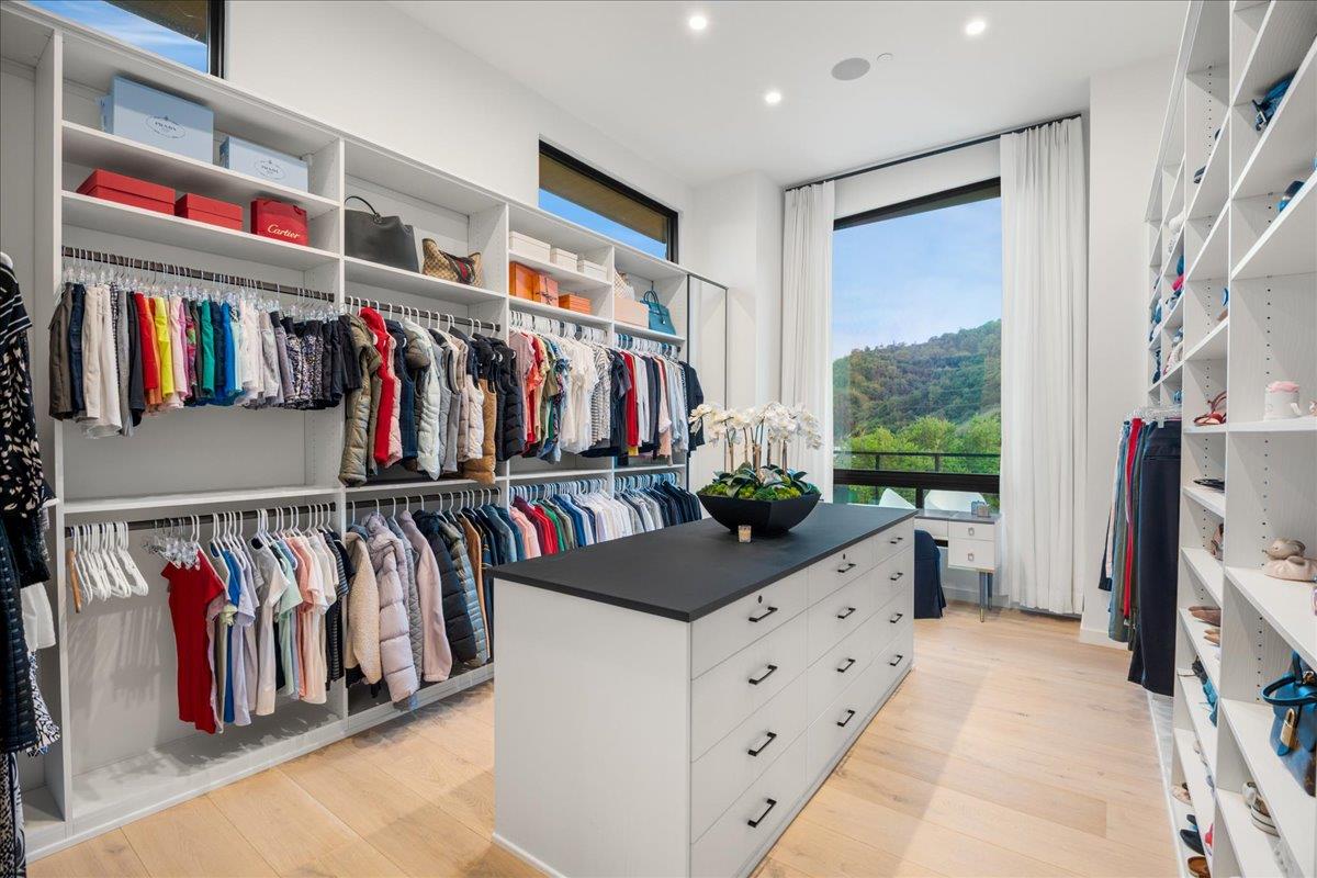 Saratoga, California, 95070, United States, 6 Bedrooms Bedrooms, ,11 BathroomsBathrooms,Residential,For Sale,1971416