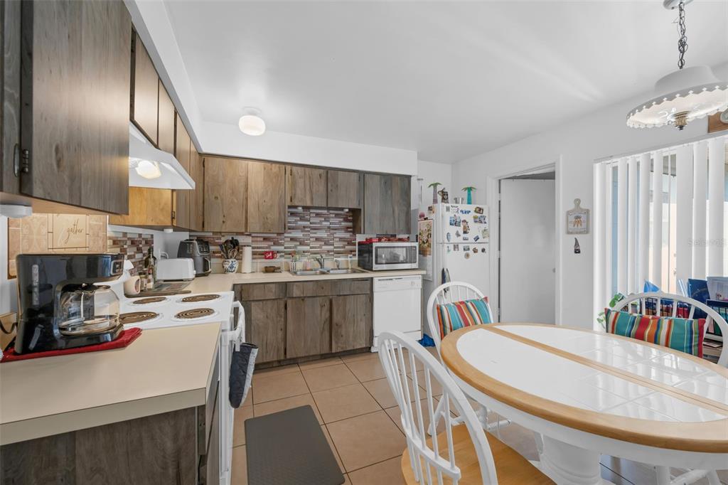 Orlando, Florida, 32825, United States, 4 Bedrooms Bedrooms, ,Residential,For Sale,1957185