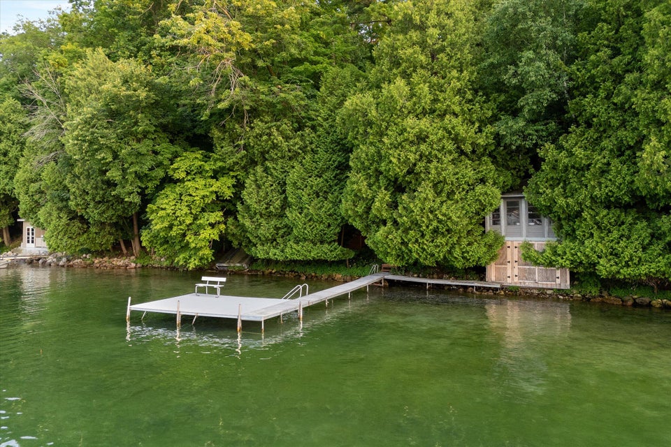 Rhine, Wisconsin, 53020, United States, 3 Bedrooms Bedrooms, ,4 BathroomsBathrooms,Residential,For Sale,1982629