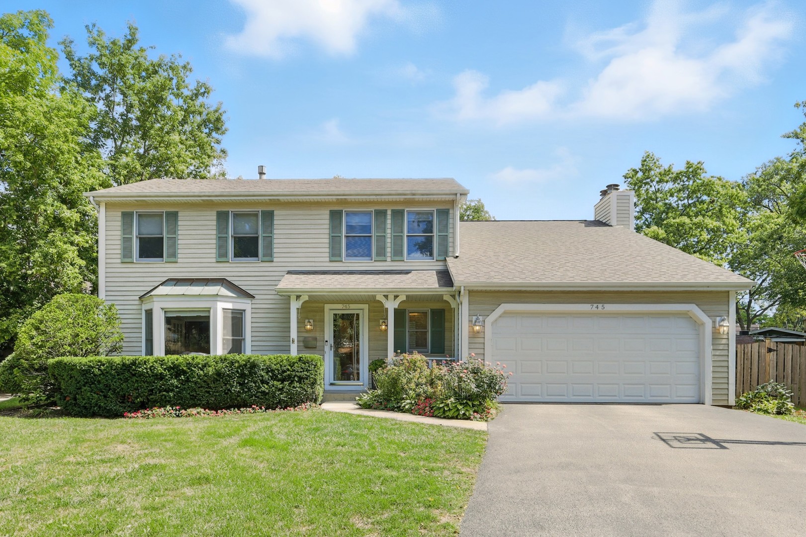Deerfield, Illinois, 60015, United States, 4 Bedrooms Bedrooms, ,3 BathroomsBathrooms,Residential,For Sale,1933252