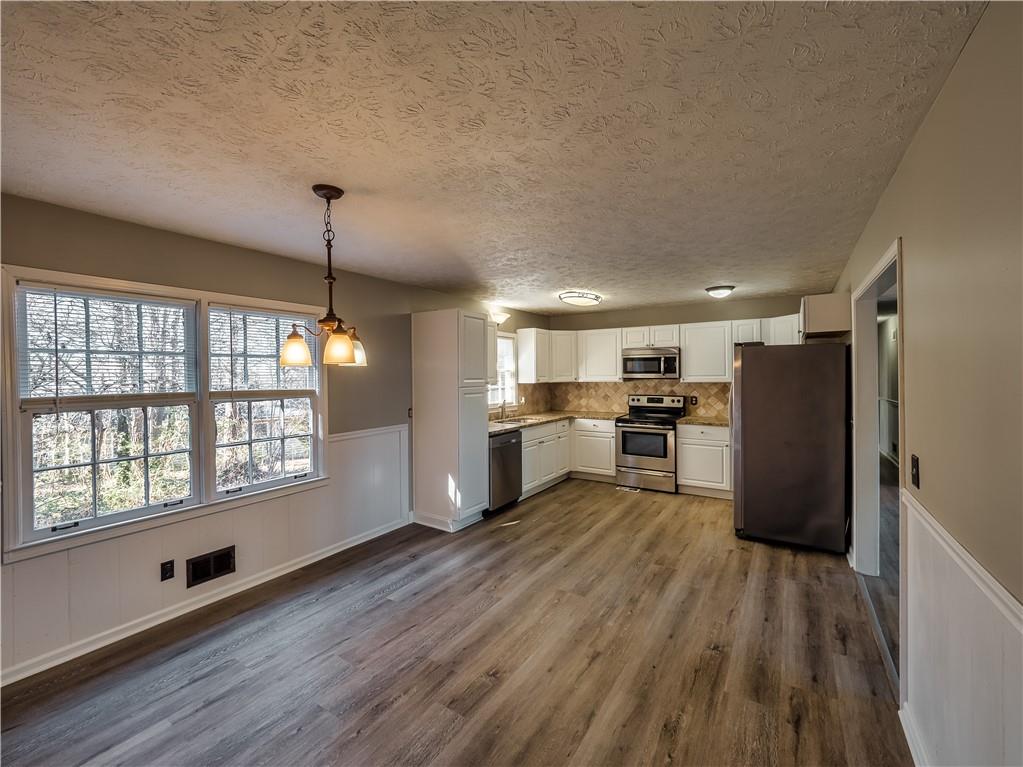 Woodstock, Georgia, 30188, United States, 4 Bedrooms Bedrooms, ,3 BathroomsBathrooms,Residential,For Sale,1974094