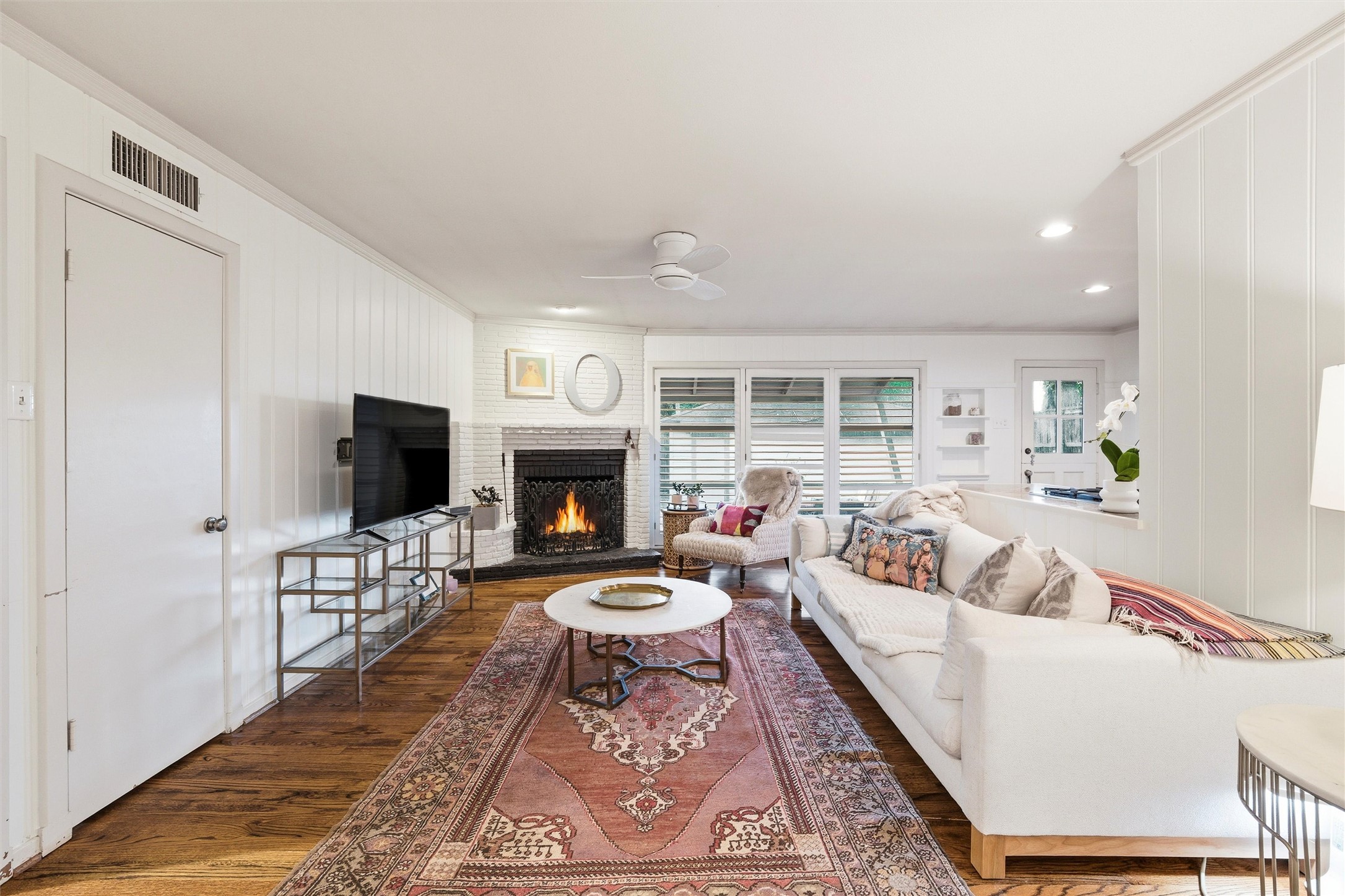 Dallas, Texas, 75214, United States, 3 Bedrooms Bedrooms, ,2 BathroomsBathrooms,Residential,For Sale,1989303