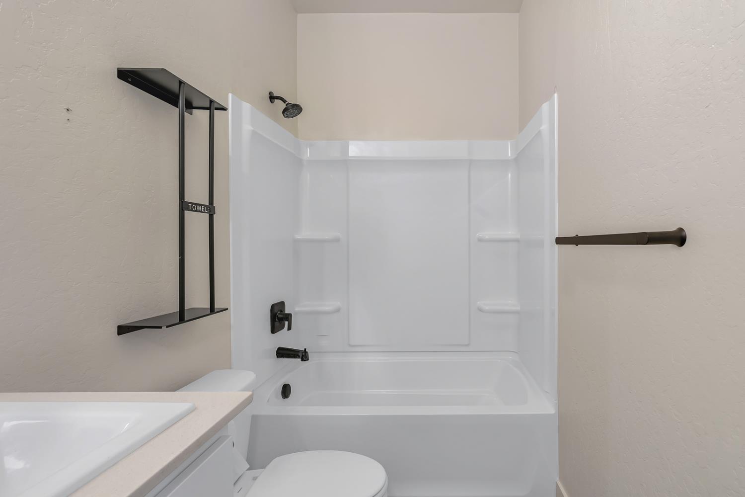 Los Banos, California, 93635, United States, 4 Bedrooms Bedrooms, ,2 BathroomsBathrooms,Residential,For Sale,2005631