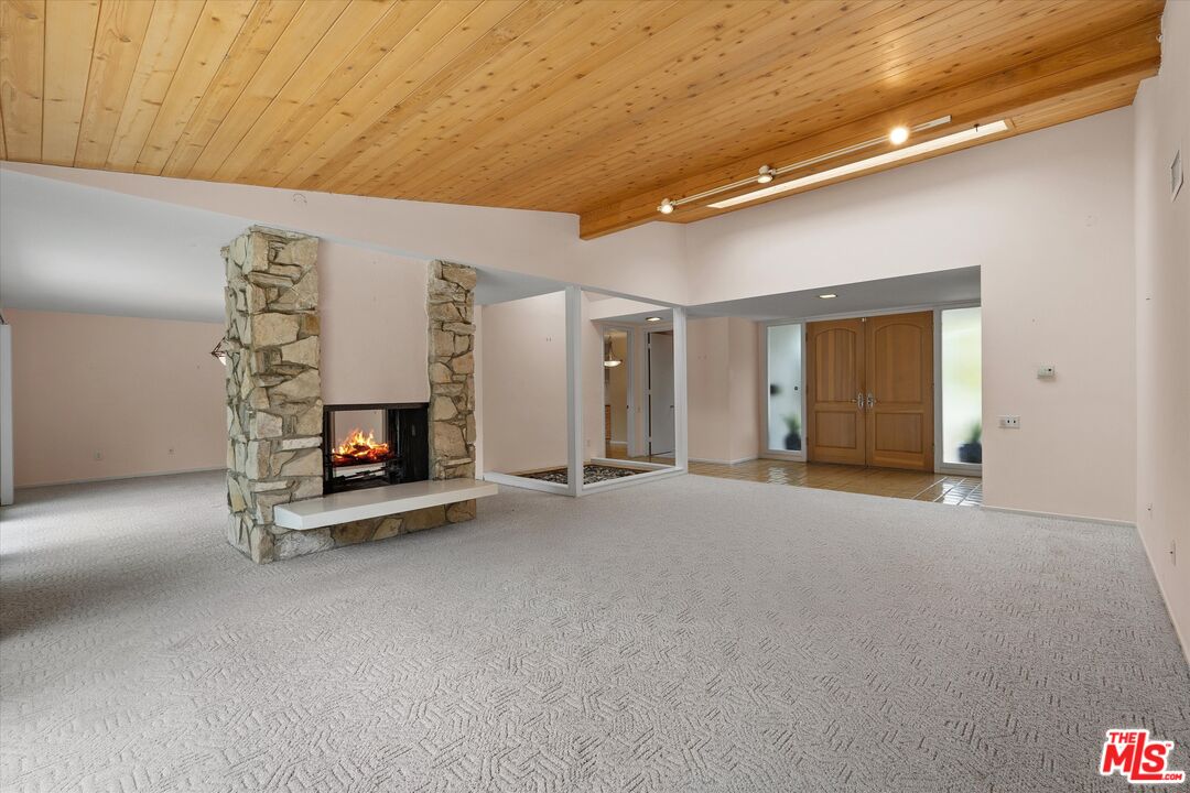 Malibu, California, 90265, United States, 4 Bedrooms Bedrooms, ,3 BathroomsBathrooms,Residential,For Sale,1859760