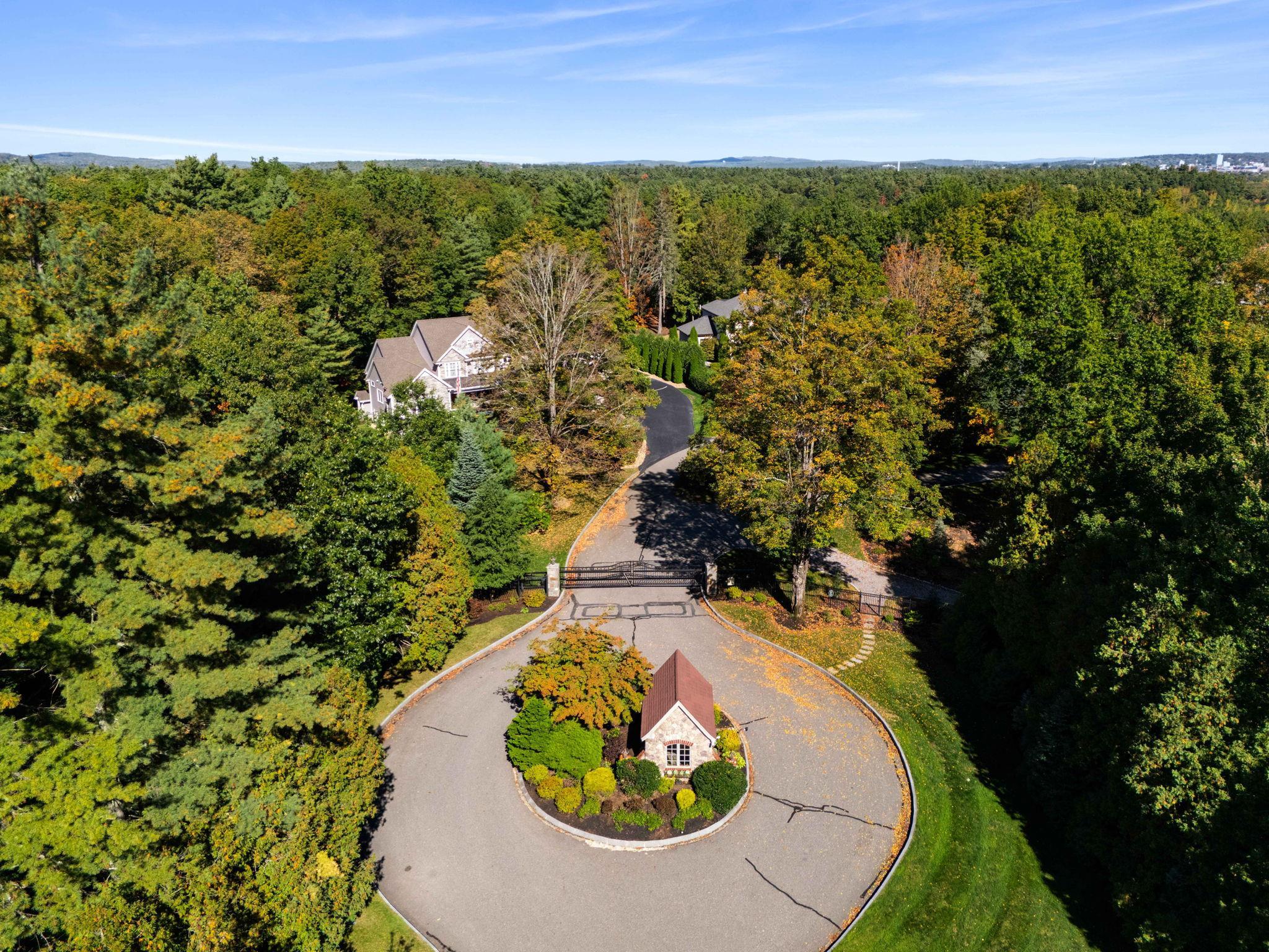 Bedford, New Hampshire, 03110, United States, 4 Bedrooms Bedrooms, ,5 BathroomsBathrooms,Residential,For Sale,1991015