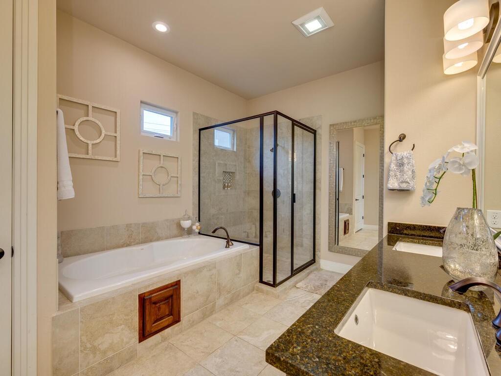 Austin, Texas, 78732, United States, 2 Bedrooms Bedrooms, ,2 BathroomsBathrooms,Residential,For Sale,1849026
