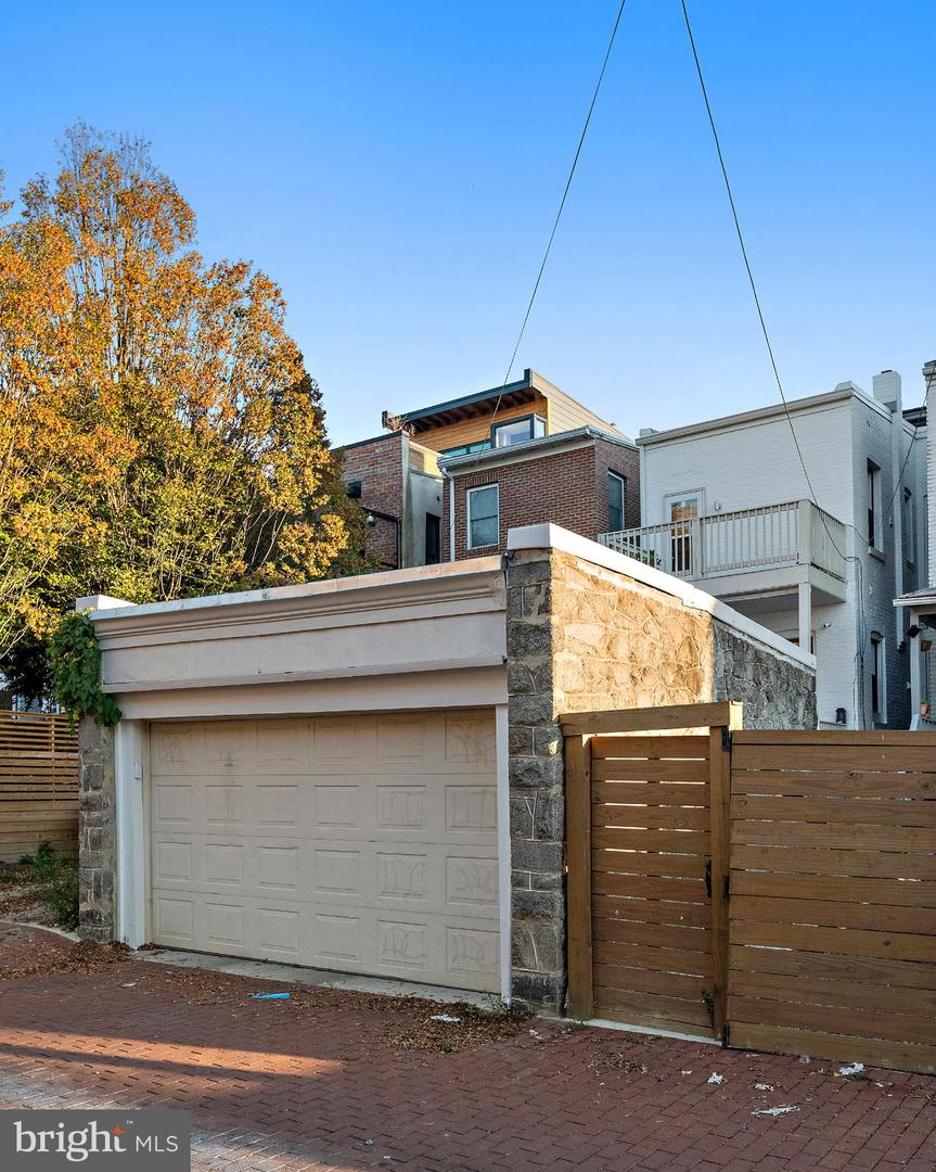 Washington, District of Columbia, 20001, United States, 4 Bedrooms Bedrooms, ,4 BathroomsBathrooms,Residential,For Sale,1988247