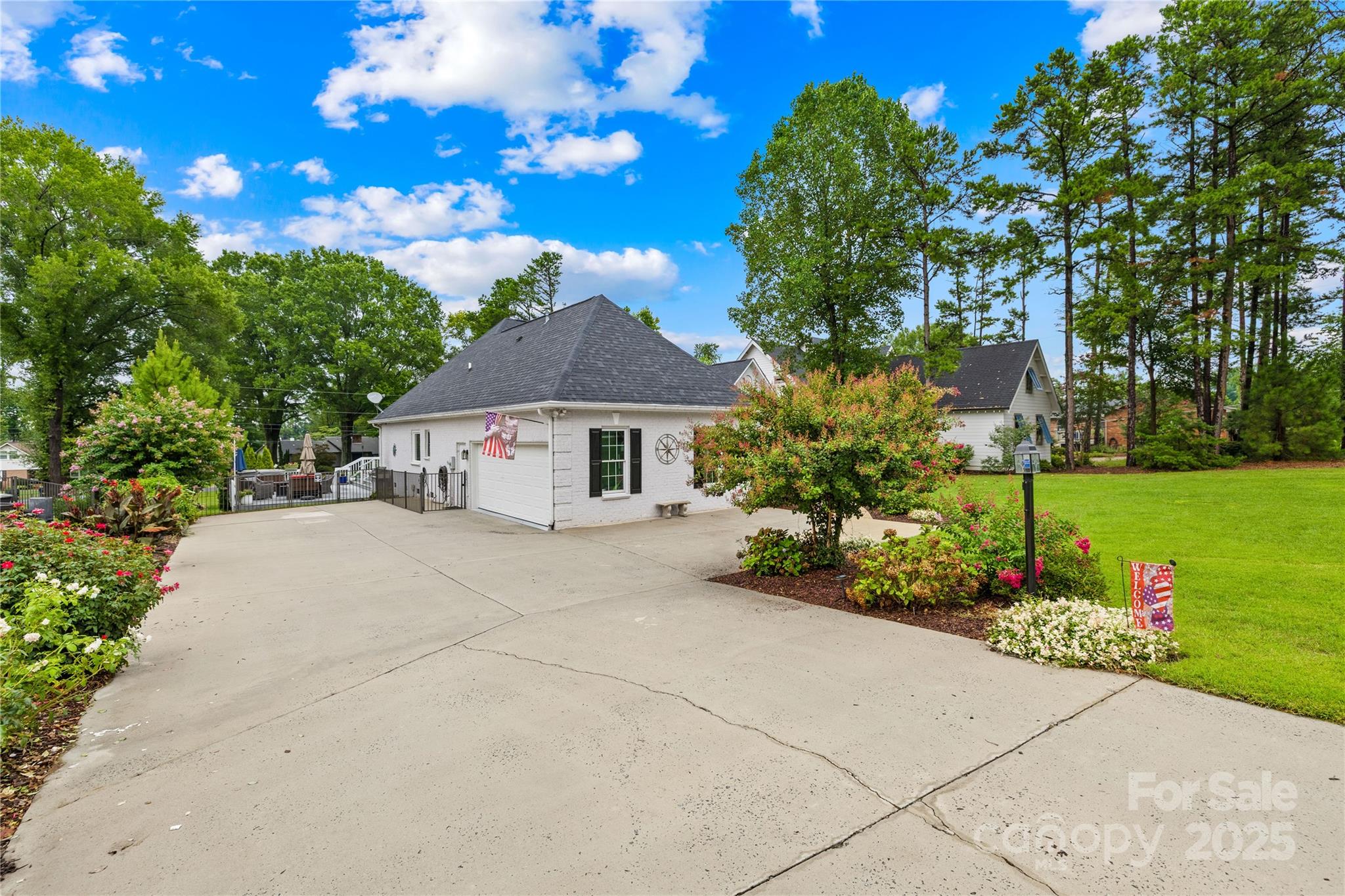 Cornelius, North Carolina, 28031, United States, 3 Bedrooms Bedrooms, ,3 BathroomsBathrooms,Residential,For Sale,1981519