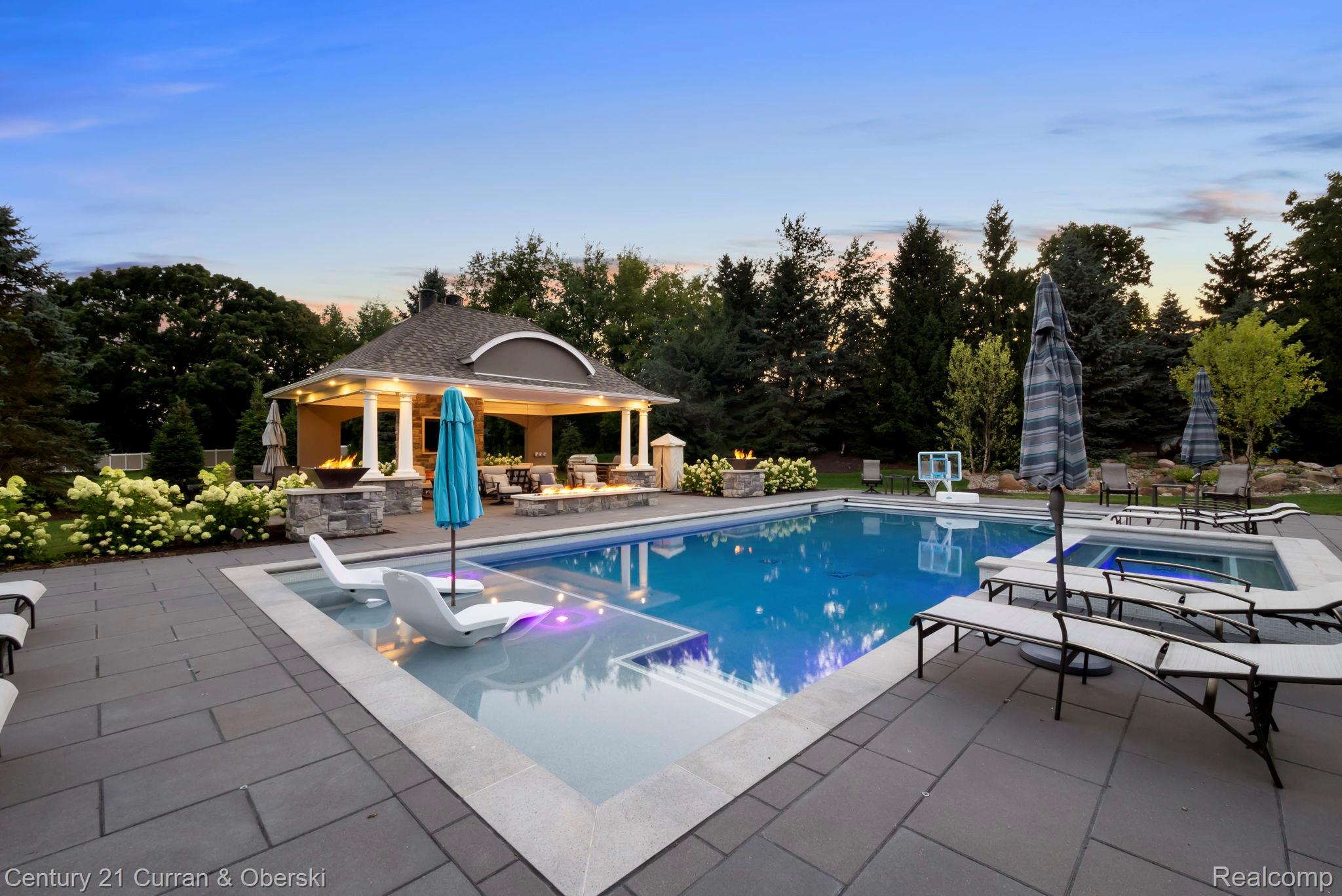 South Lyon, Michigan, 48178, United States, 6 Bedrooms Bedrooms, ,8 BathroomsBathrooms,Residential,For Sale,1914337