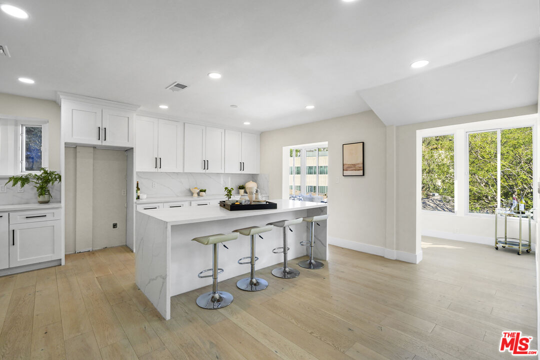Los Angeles, California, 90068, United States, 5 Bedrooms Bedrooms, ,4 BathroomsBathrooms,Residential,For Sale,1892047