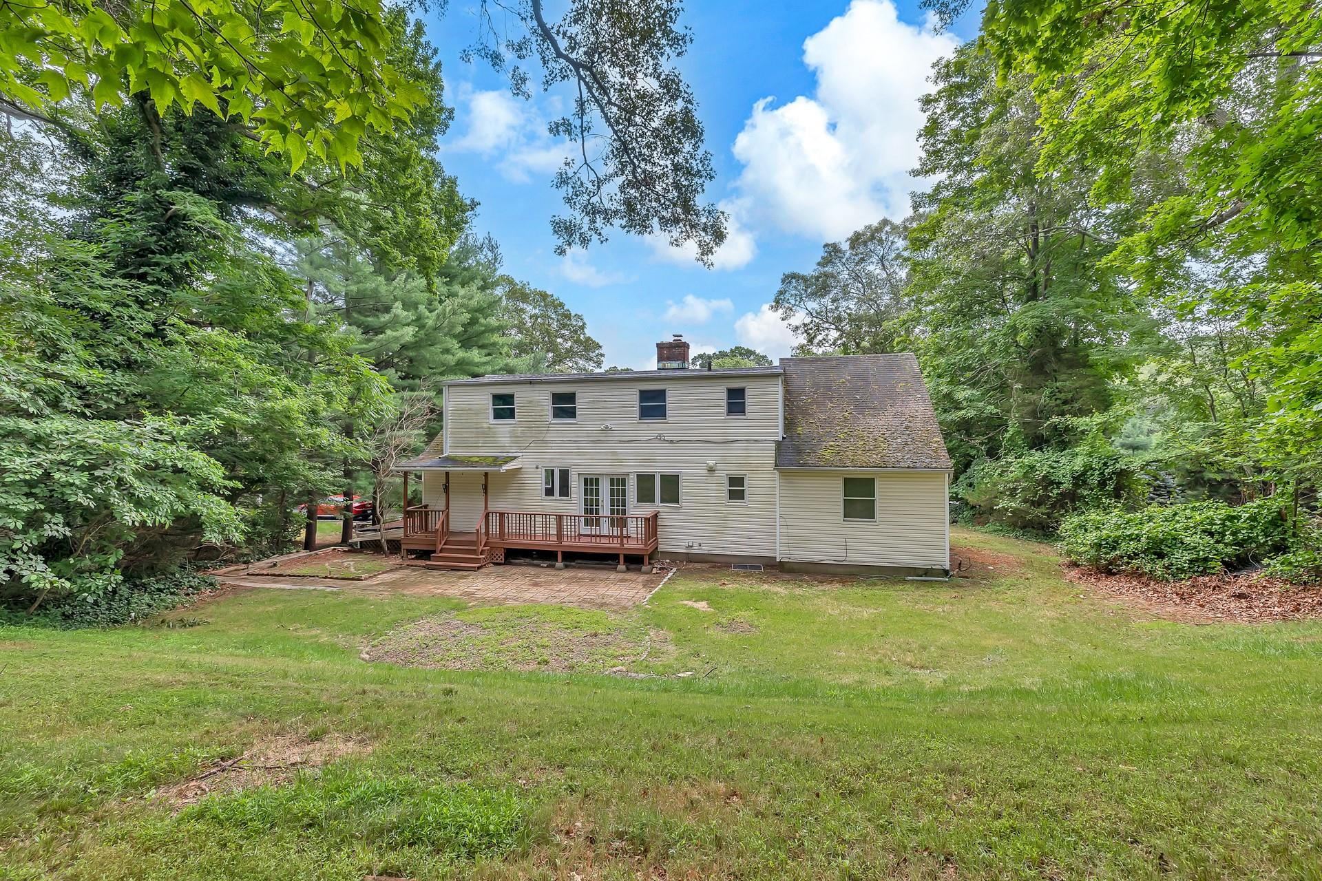 Huntington, New York, 11743, United States, 4 Bedrooms Bedrooms, ,3 BathroomsBathrooms,Residential,For Sale,1895271