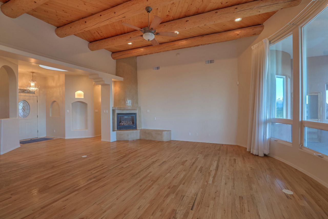 Albuquerque, New Mexico, 87105, United States, 3 Bedrooms Bedrooms, ,4 BathroomsBathrooms,Residential,For Sale,1947085