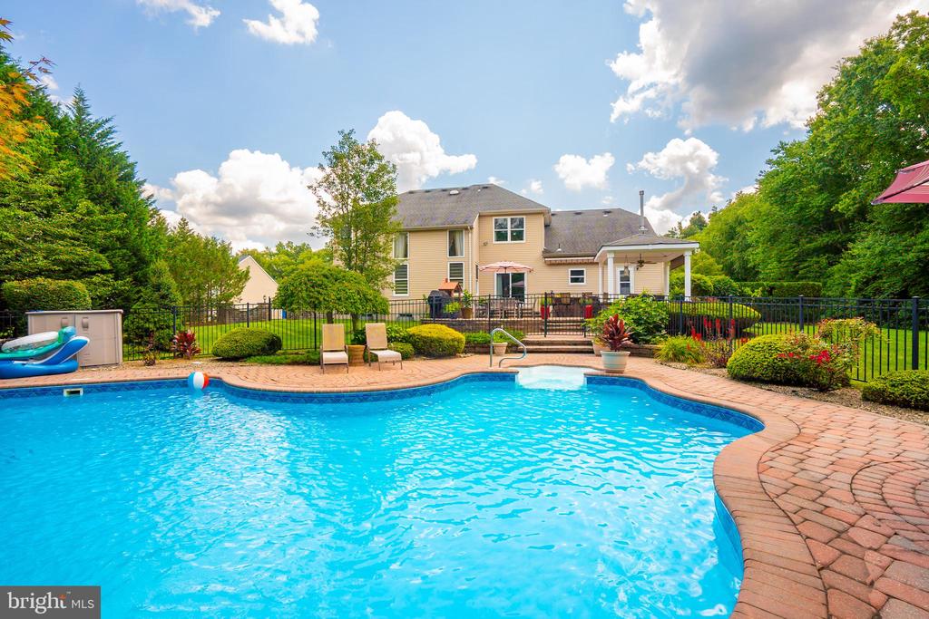 Monroe Township, New Jersey, 08831, United States, 5 Bedrooms Bedrooms, ,4 BathroomsBathrooms,Residential,For Sale,1895133