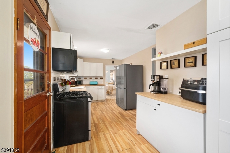 Lincoln Park Boro, New Jersey, 07035, United States, 4 Bedrooms Bedrooms, ,3 BathroomsBathrooms,Residential,For Sale,1991719