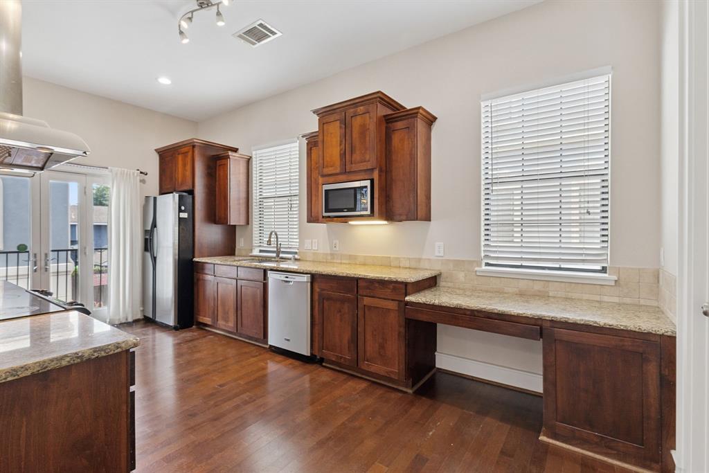 Dallas, Texas, 75204, United States, 2 Bedrooms Bedrooms, ,3 BathroomsBathrooms,Residential,For Sale,1895857