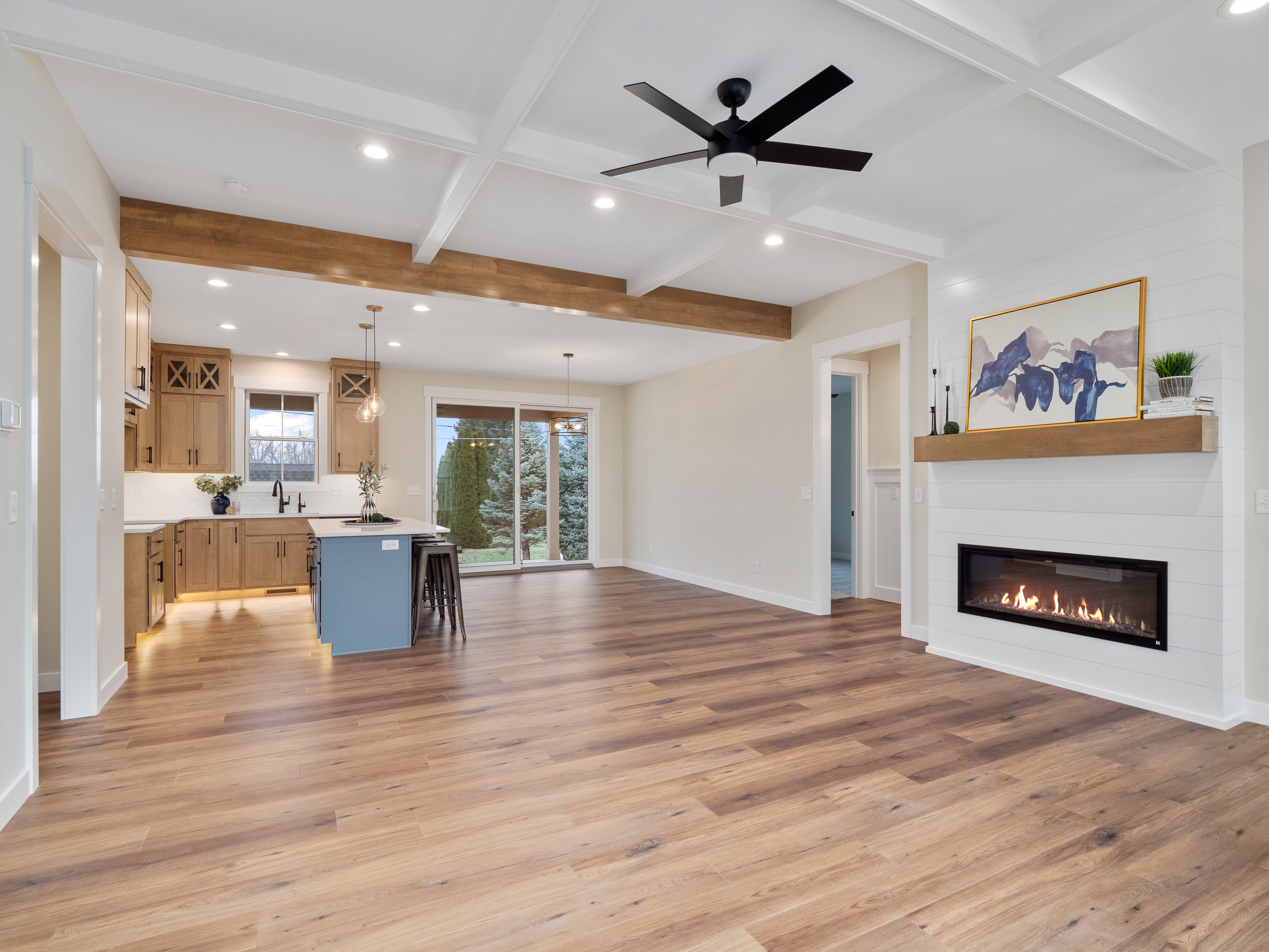  Modern Farmhouse w/ High-End Finishes - 物件實景