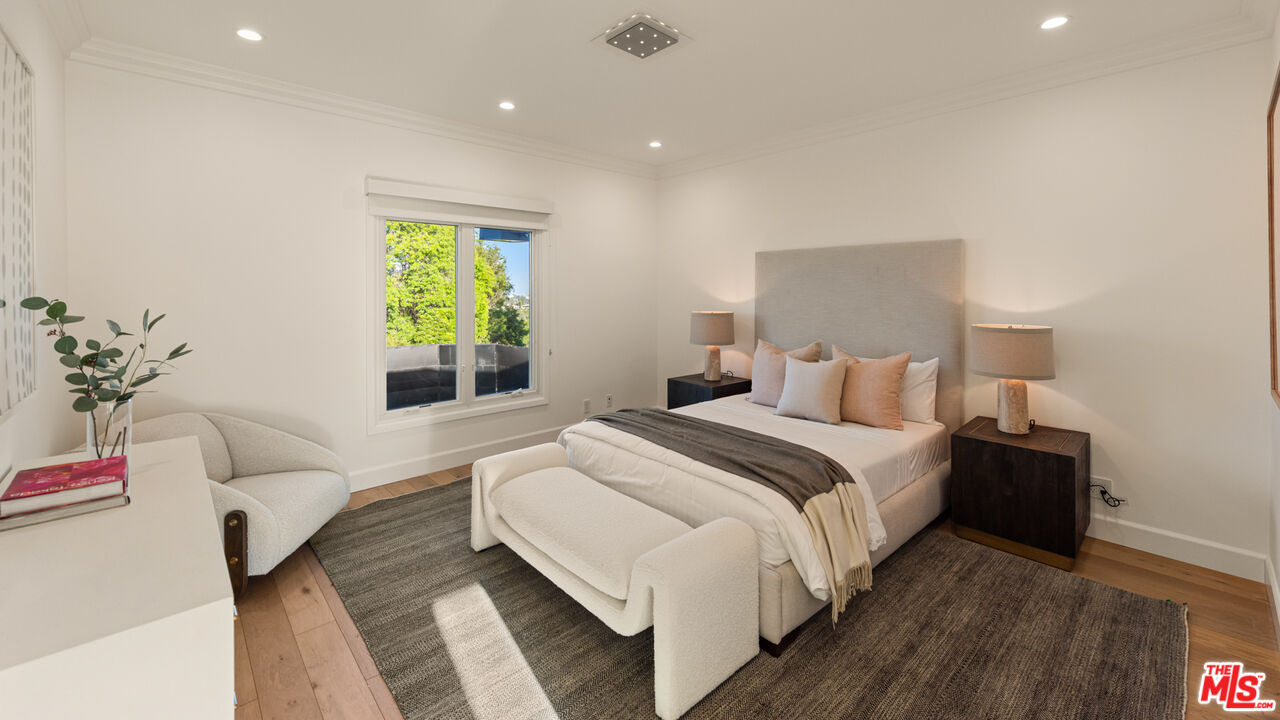 Los Angeles, California, 90049, United States, 5 Bedrooms Bedrooms, ,4 BathroomsBathrooms,Residential,For Sale,1889913