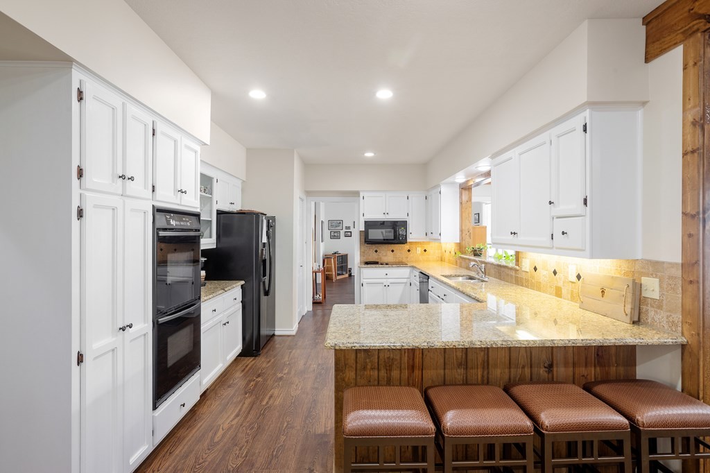 405 405 Frederick Rd, Fredericksburg, Texas, 78624, United States, 5 Bedrooms Bedrooms, ,5 BathroomsBathrooms,Residential,For Sale,405 405 Frederick Rd,1413377