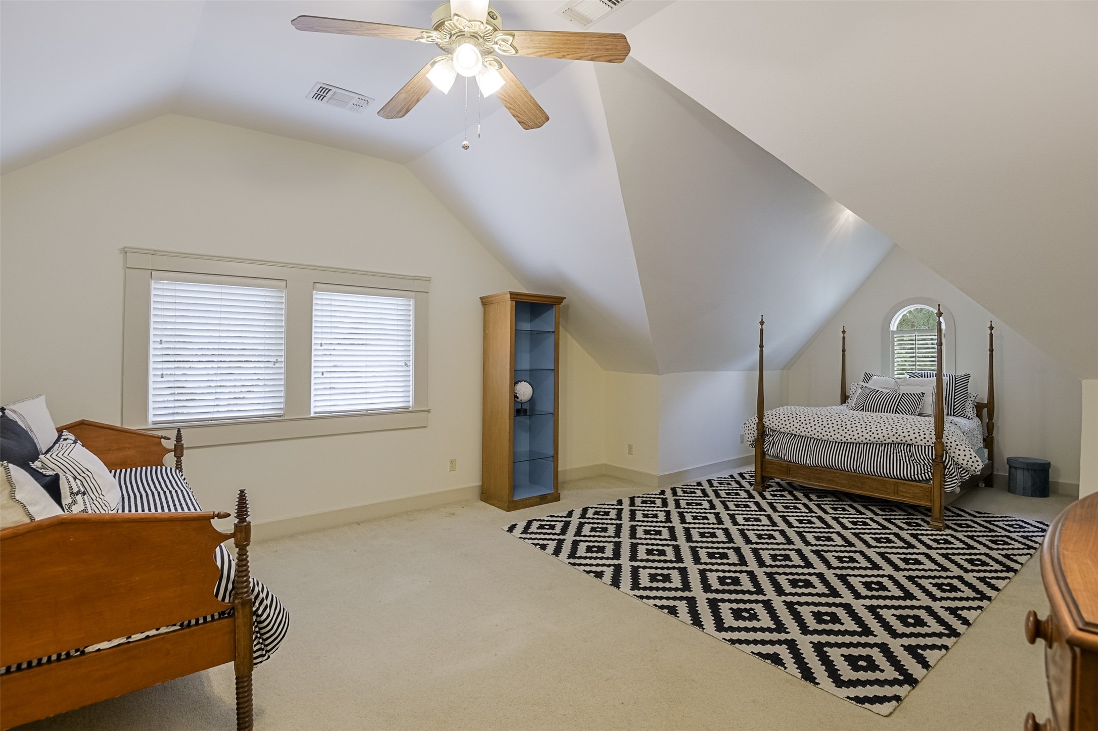 Waxahachie, Texas, 75165, United States, 5 Bedrooms Bedrooms, ,4 BathroomsBathrooms,Residential,For Sale,1940527