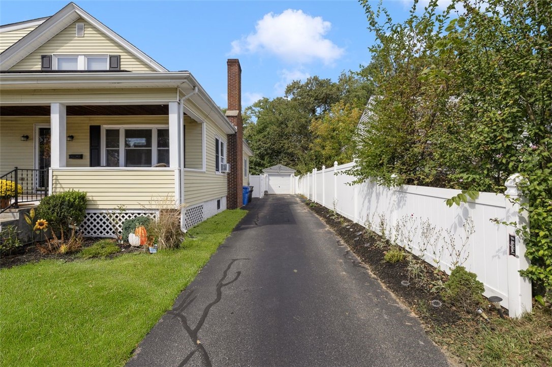 Cranston, Rhode Island, 02910, United States, 3 Bedrooms Bedrooms, ,3 BathroomsBathrooms,Residential,For Sale,1969292