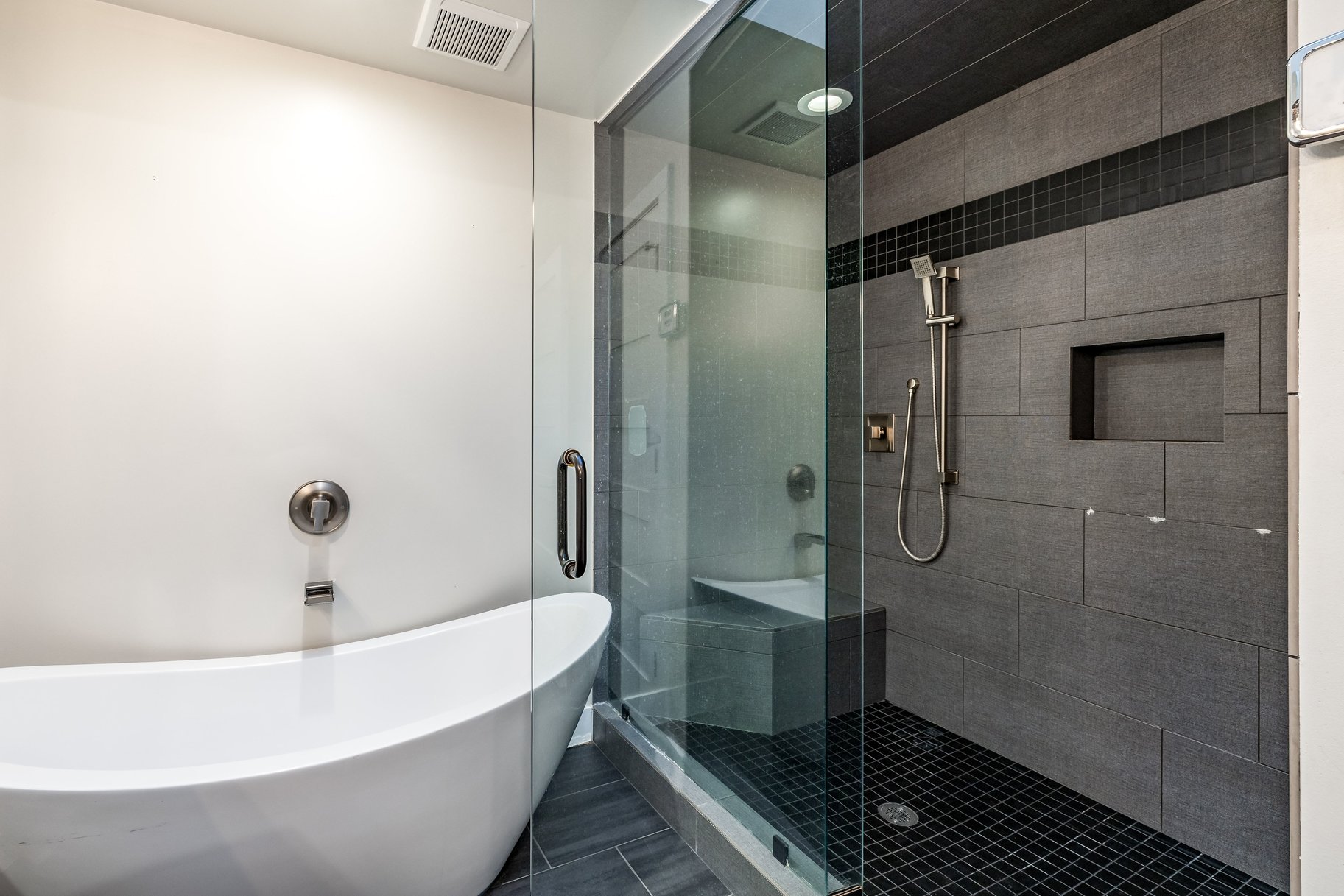  Light Filled Open Floor Plan with Great Outdoor Space - 物件實景