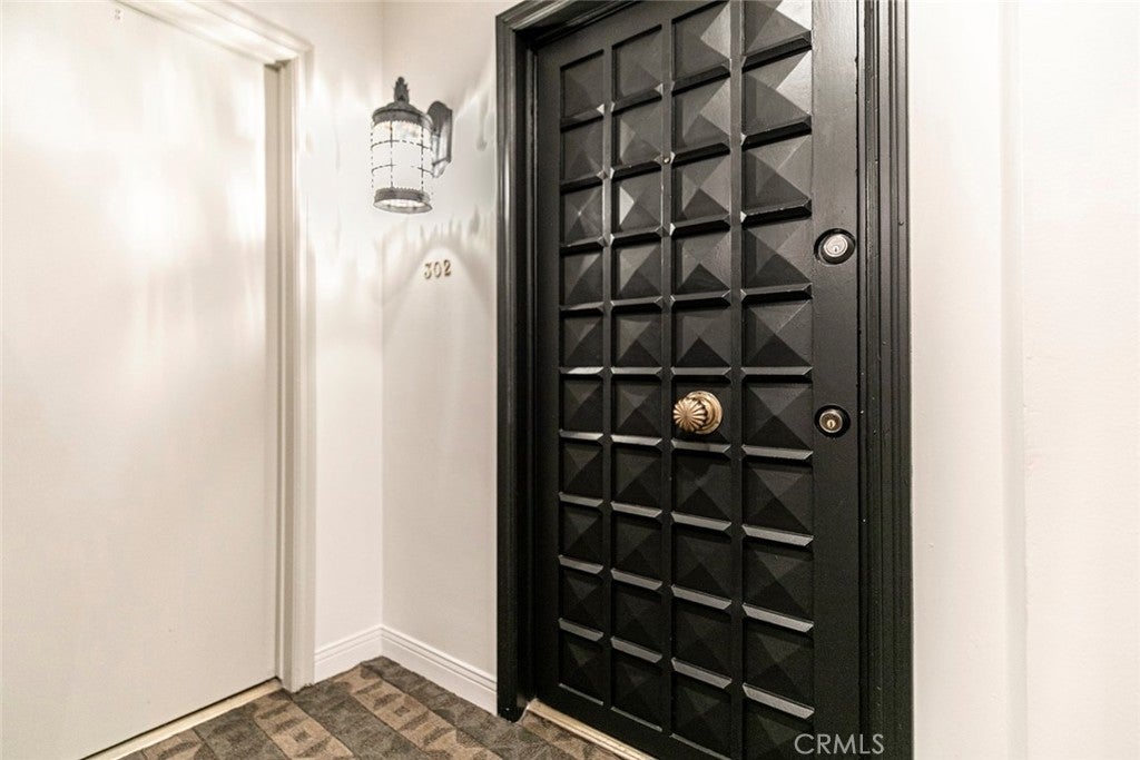 Los Angeles, California, 90068, United States, 2 Bedrooms Bedrooms, ,1 BathroomBathrooms,Residential,For Sale,1940489
