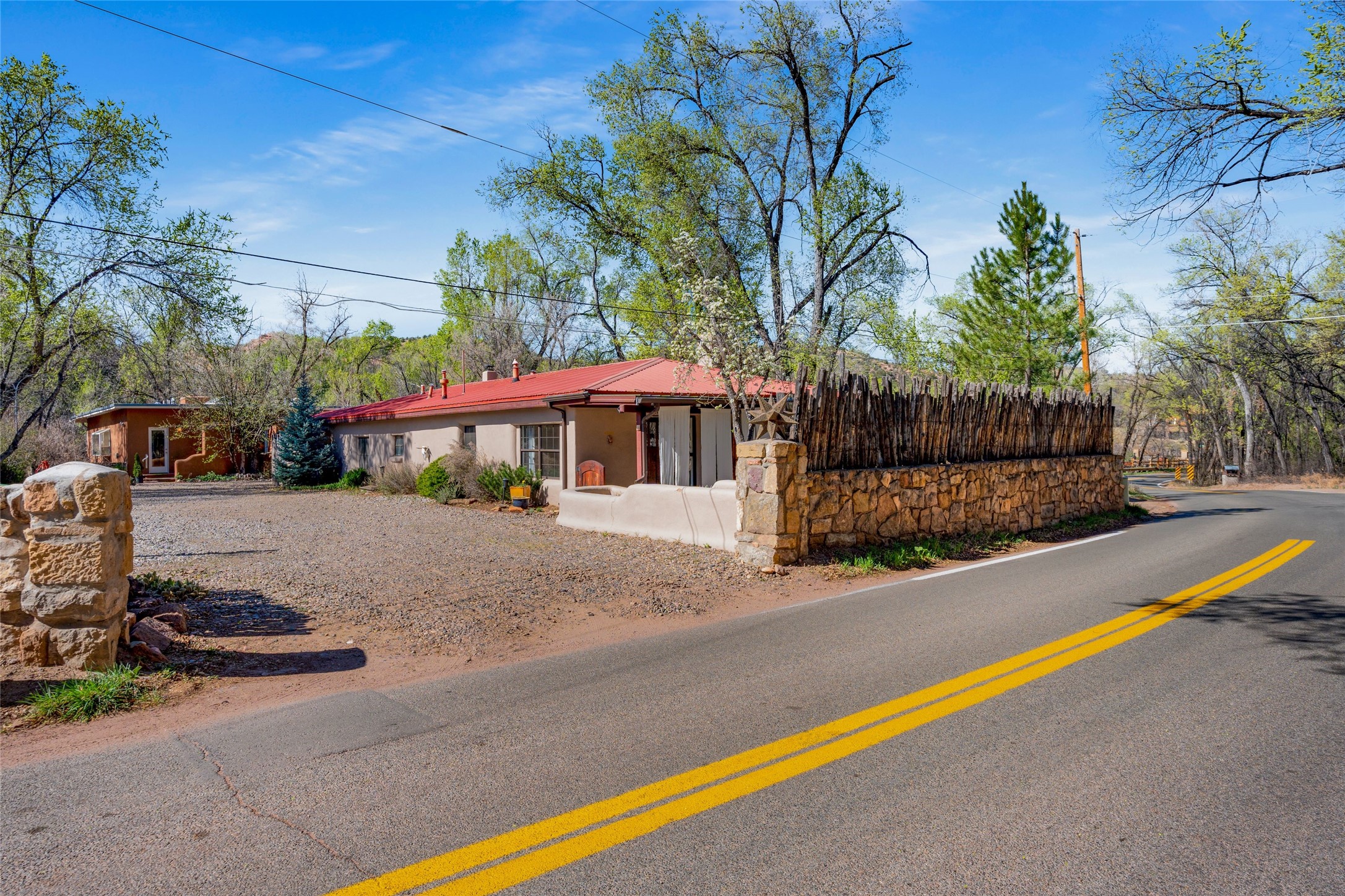  1402 Bishops Lodge Road #A - 物件實景