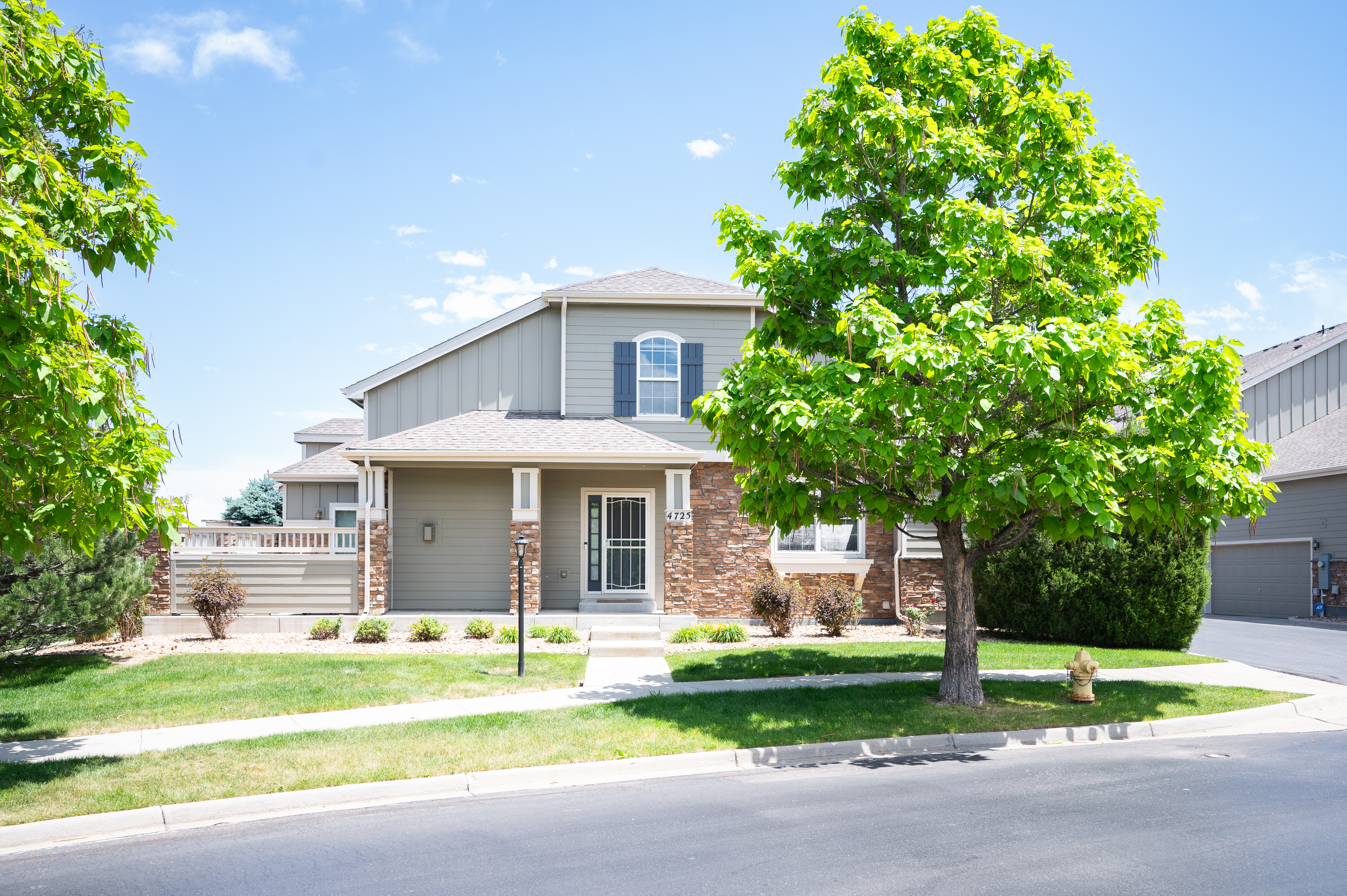  Pristine And Charming End Unit Townhome - 物件實景