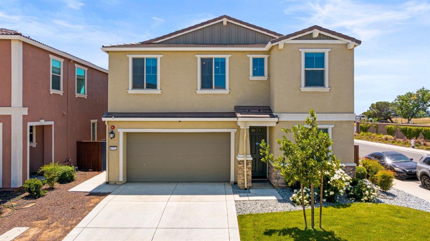 Elk Grove, California, 95757, United States, 4 Bedrooms Bedrooms, ,3 BathroomsBathrooms,Residential,For Sale,1879149