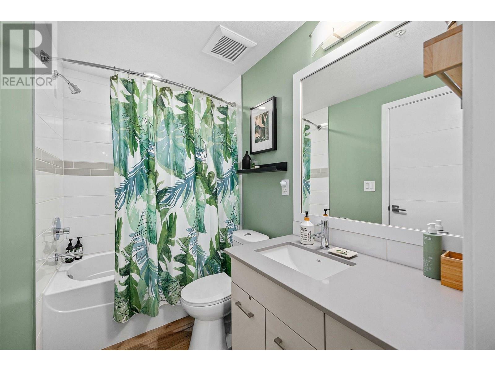 KELOWNA, British Columbia, V1V 2E6, CA, 2 Bedrooms Bedrooms, ,2 BathroomsBathrooms,Residential,For Sale,1961044