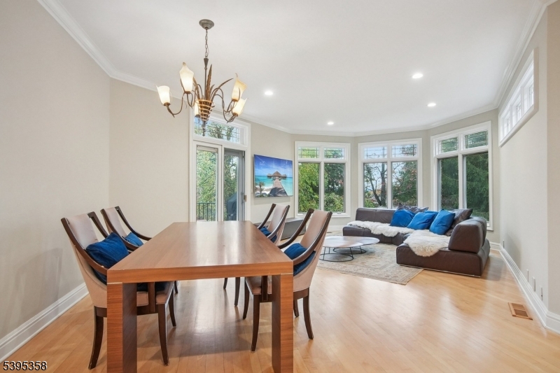 Millburn Twp., New Jersey, 07078, United States, 6 Bedrooms Bedrooms, ,7 BathroomsBathrooms,Residential,For Sale,1991831