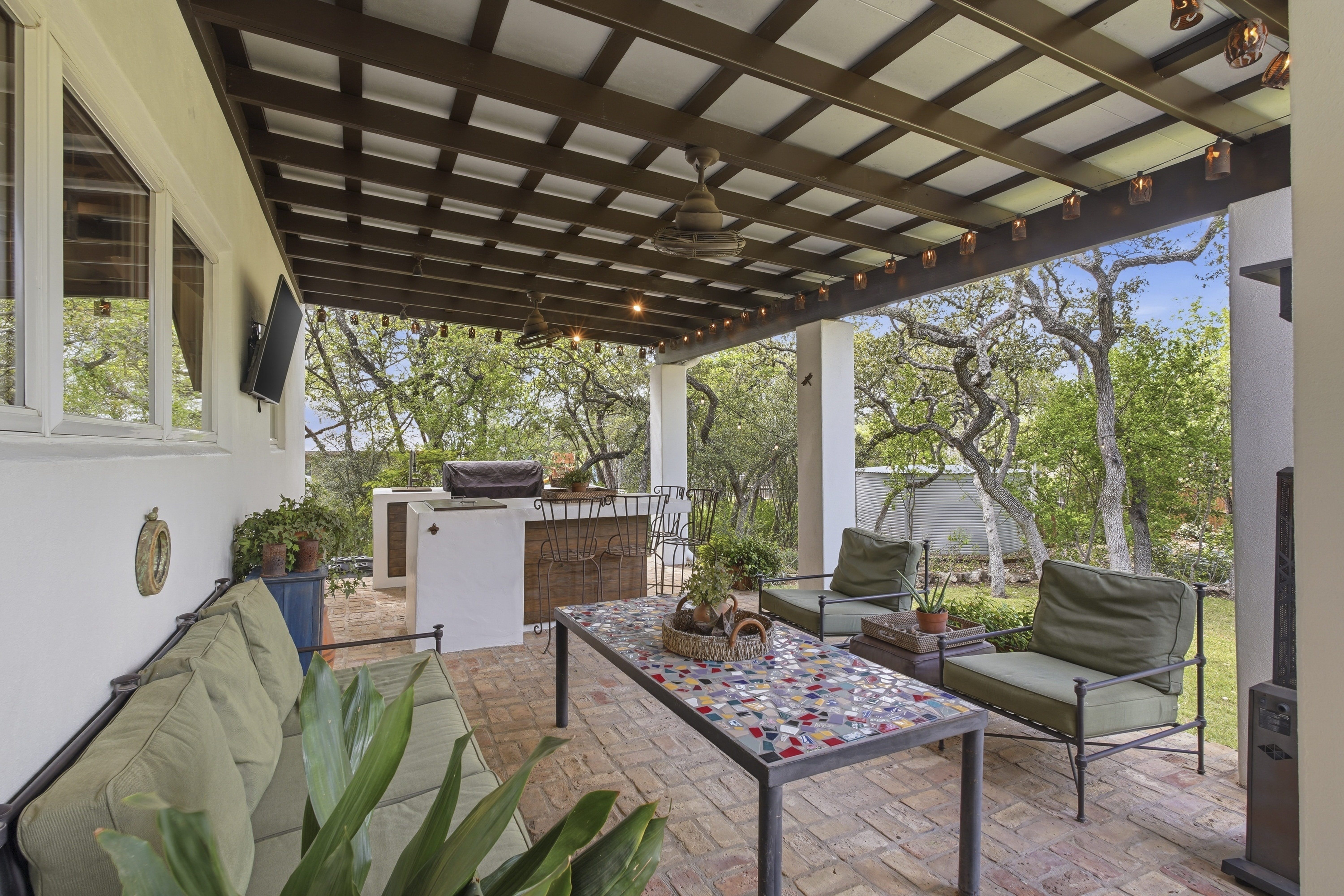  Custom-Designed Home on a 1-Acre - 物件實景