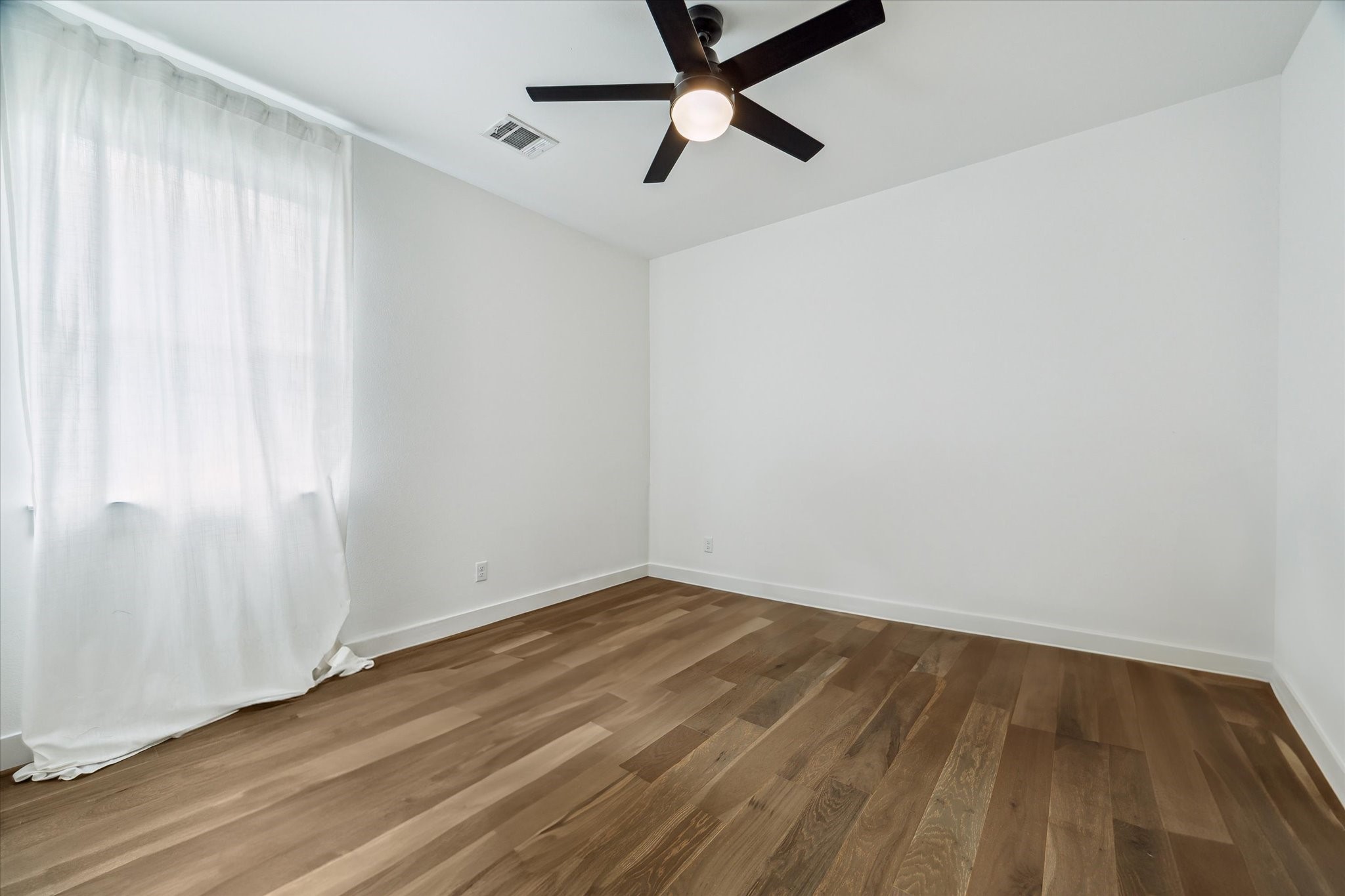  810 E 39th Street - 物件實景